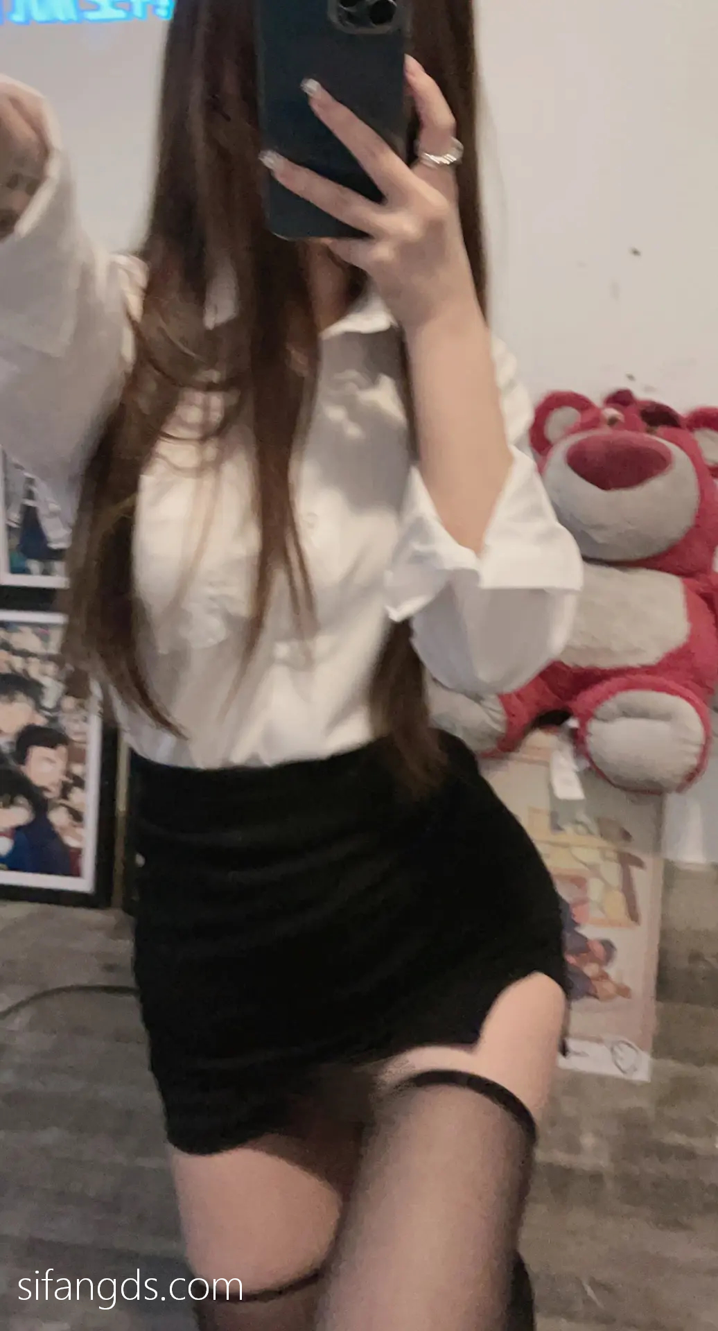 抖音反差女神『宥子oct9』最新定制道具自慰，风骚气质高挑身材男人看了就想侵犯穷人女神富人玩物精盆