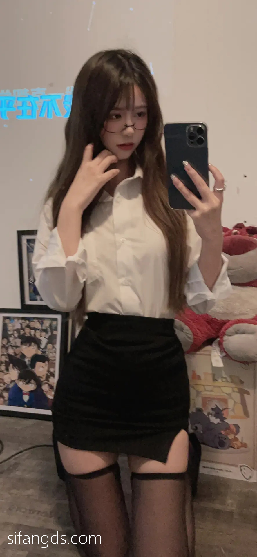 抖音反差女神『宥子oct9』最新定制道具自慰，风骚气质高挑身材男人看了就想侵犯穷人女神富人玩物精盆