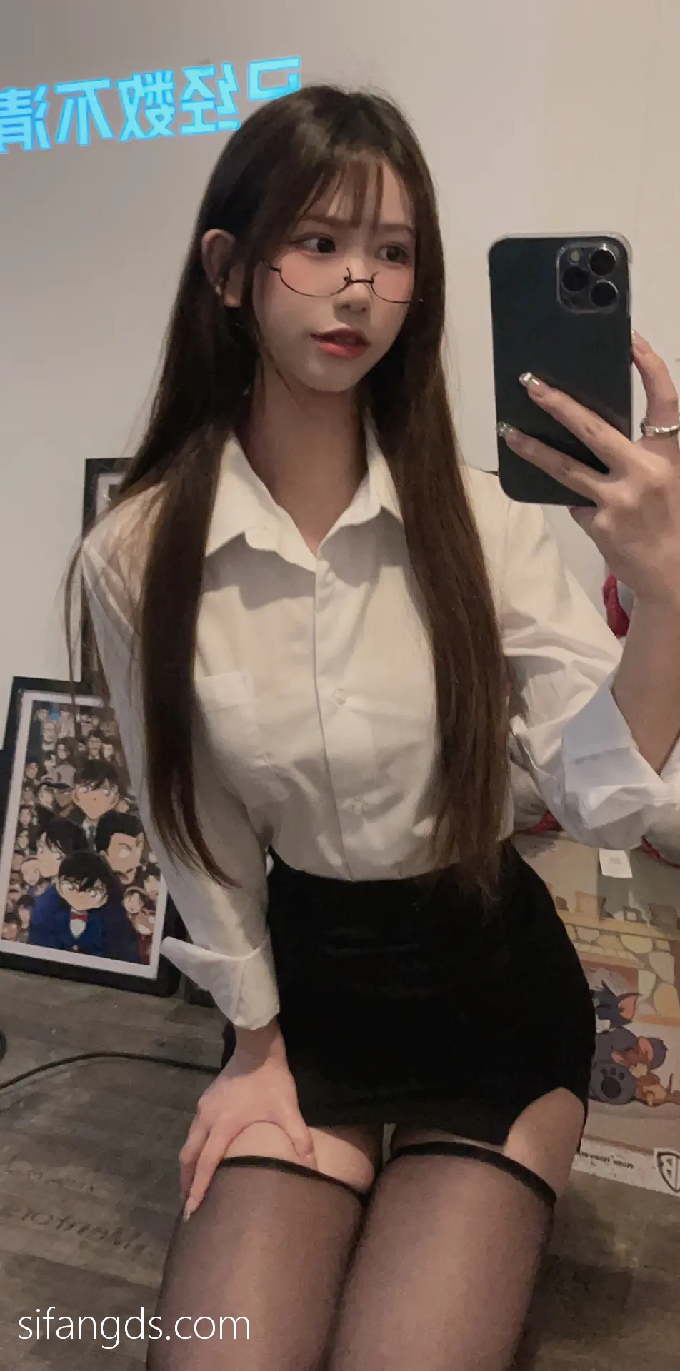 抖音反差女神『宥子oct9』最新定制道具自慰，风骚气质高挑身材男人看了就想侵犯穷人女神富人玩物精盆