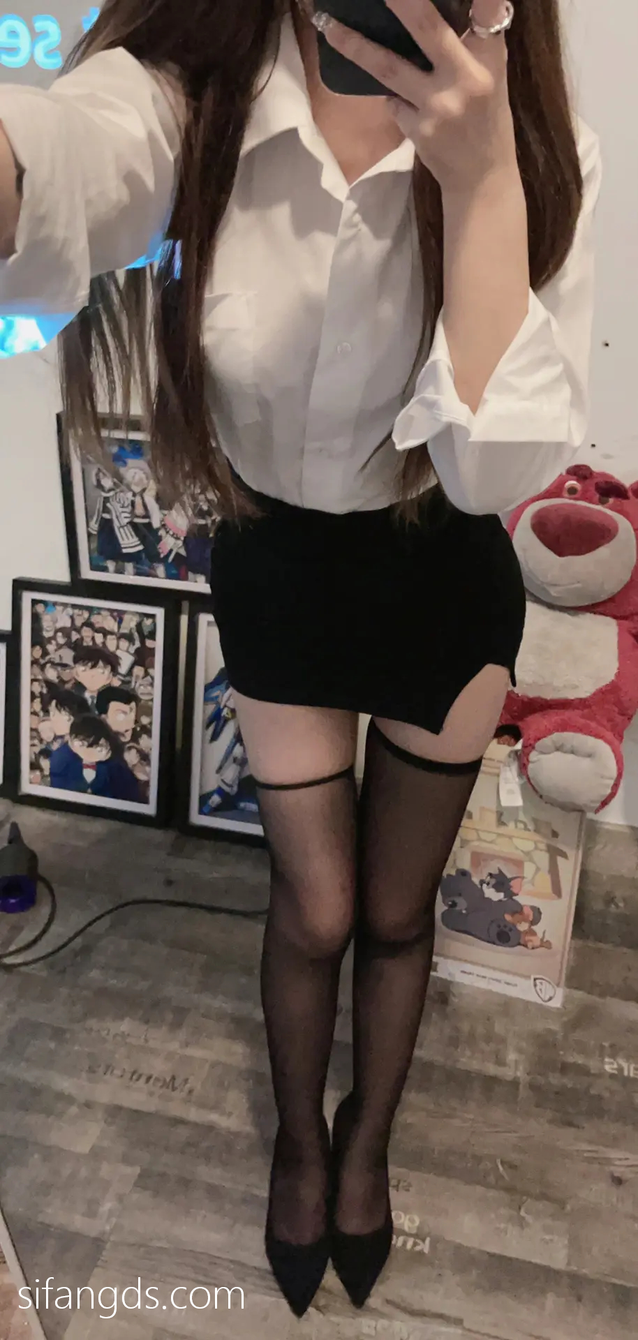 抖音反差女神『宥子oct9』最新定制道具自慰，风骚气质高挑身材男人看了就想侵犯穷人女神富人玩物精盆