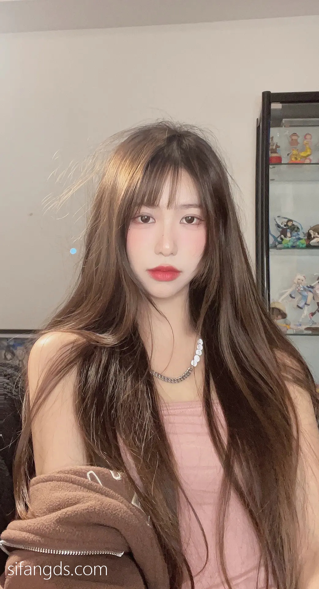 抖音反差女神『宥子oct9』最新定制道具自慰，风骚气质高挑身材男人看了就想侵犯穷人女神富人玩物精盆