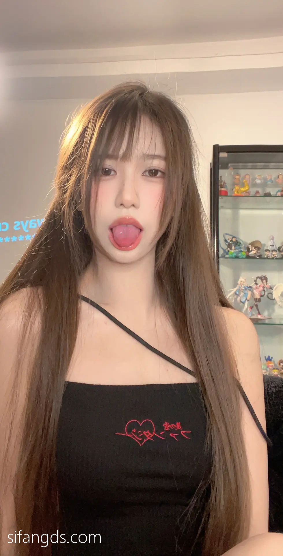 抖音反差女神『宥子oct9』最新定制道具自慰，风骚气质高挑身材男人看了就想侵犯穷人女神富人玩物精盆