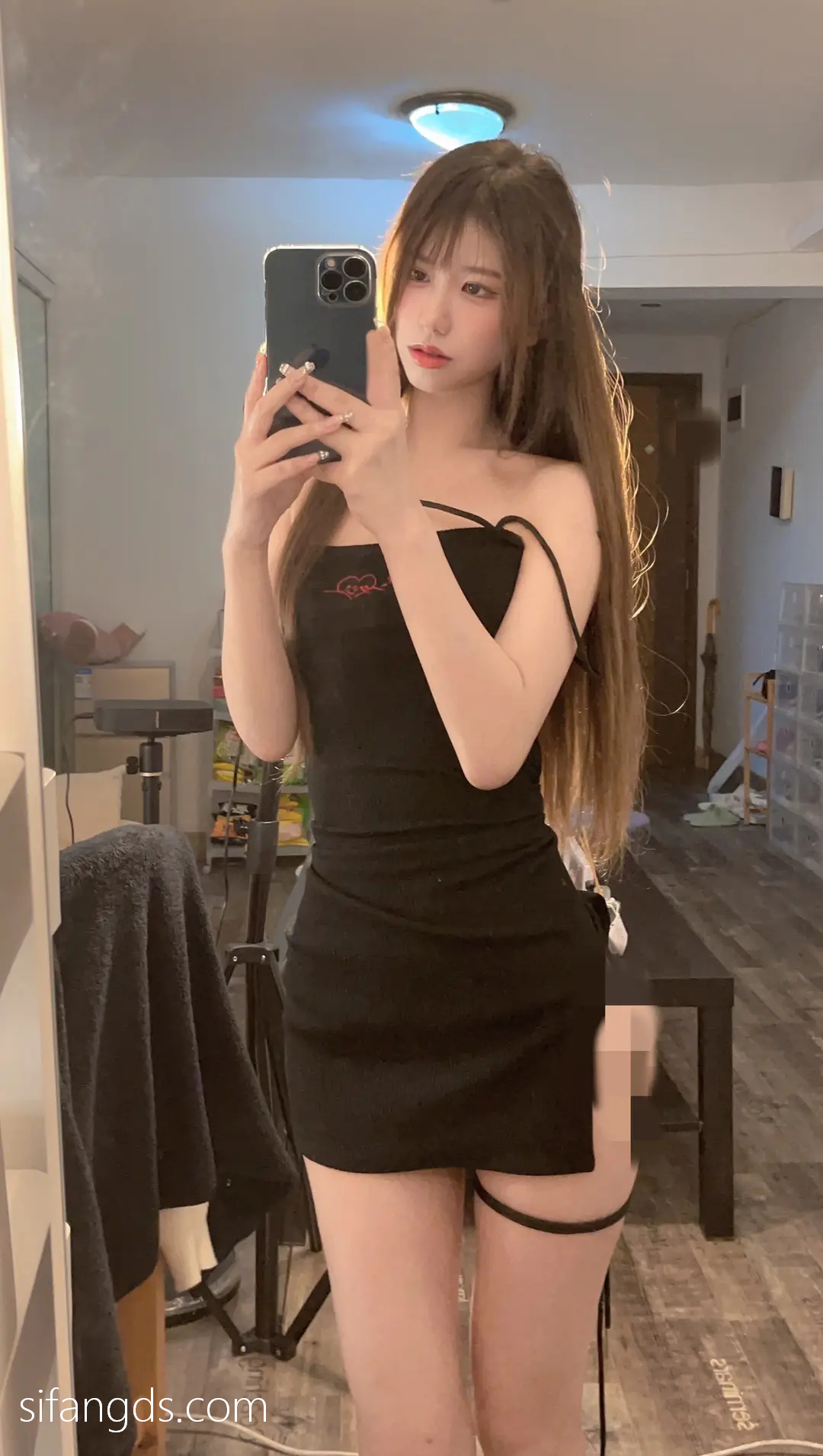 抖音反差女神『宥子oct9』最新定制道具自慰，风骚气质高挑身材男人看了就想侵犯穷人女神富人玩物精盆