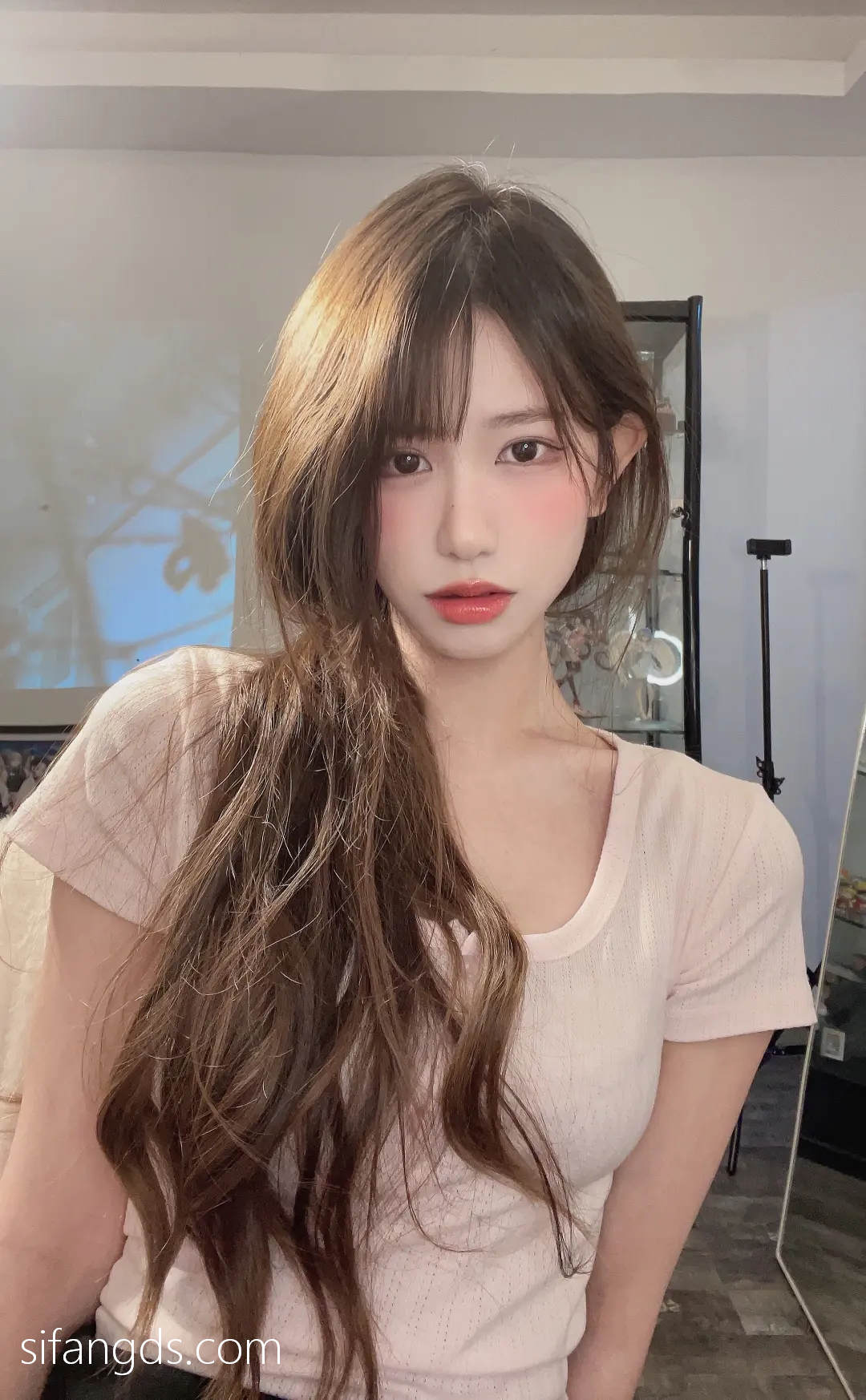 抖音反差女神『宥子oct9』最新定制道具自慰，风骚气质高挑身材男人看了就想侵犯穷人女神富人玩物精盆