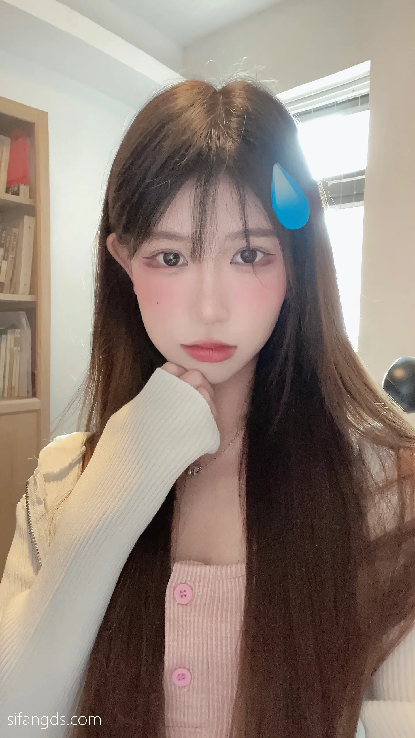 抖音反差女神『宥子oct9』最新定制道具自慰，风骚气质高挑身材男人看了就想侵犯穷人女神富人玩物精盆