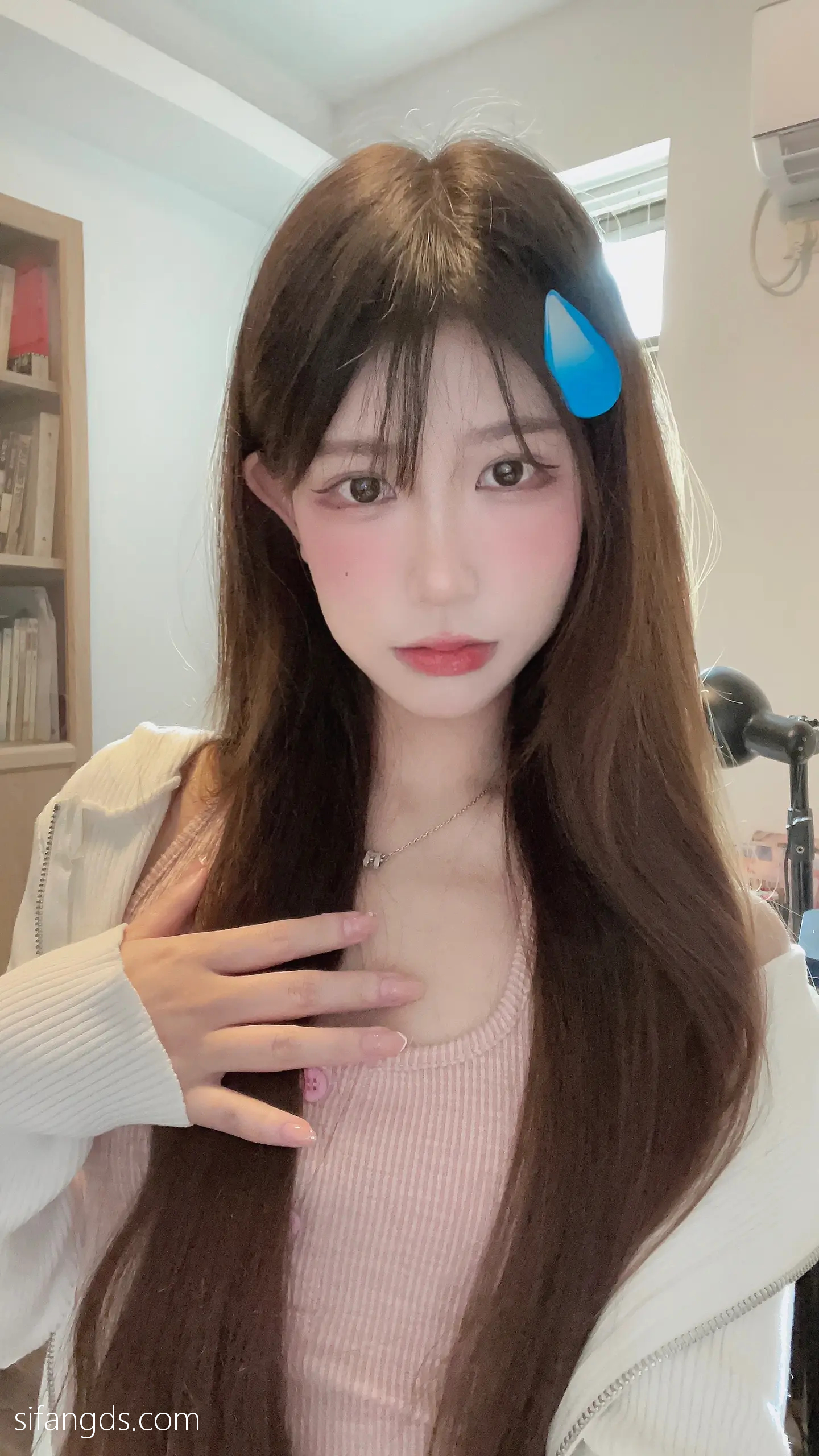 抖音反差女神『宥子oct9』最新定制道具自慰，风骚气质高挑身材男人看了就想侵犯穷人女神富人玩物精盆