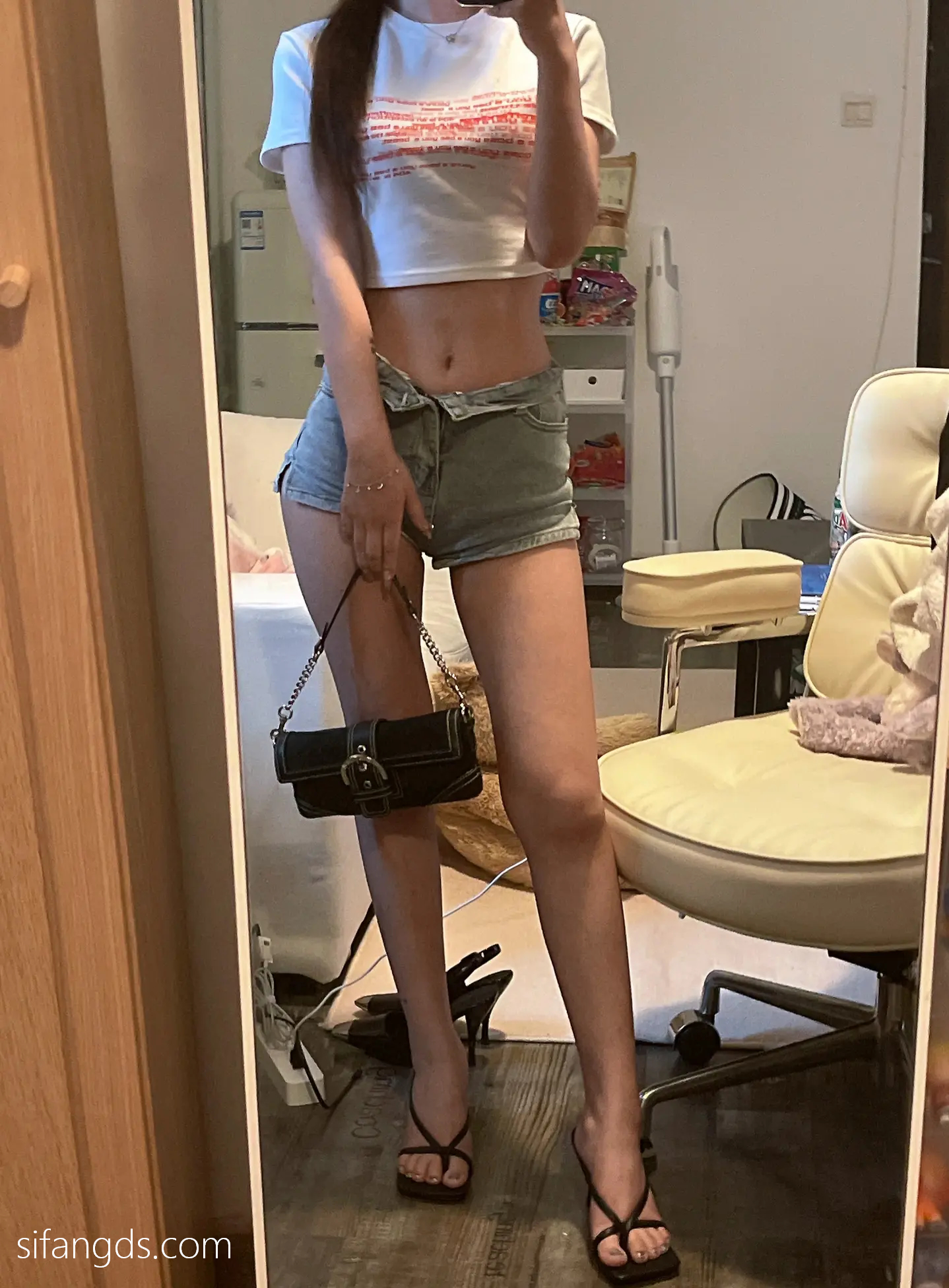 抖音反差女神『宥子oct9』最新定制道具自慰，风骚气质高挑身材男人看了就想侵犯穷人女神富人玩物精盆