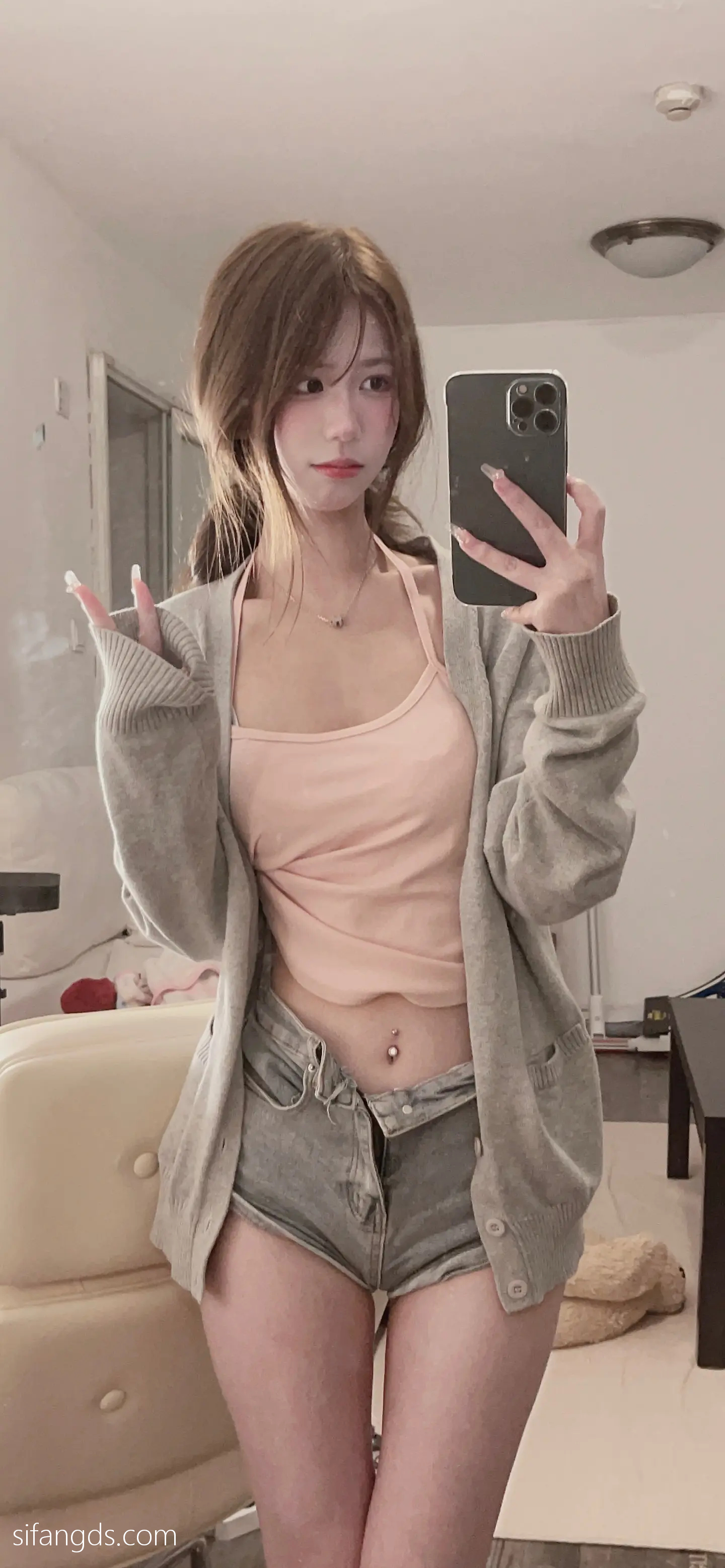 抖音反差女神『宥子oct9』最新定制道具自慰，风骚气质高挑身材男人看了就想侵犯穷人女神富人玩物精盆