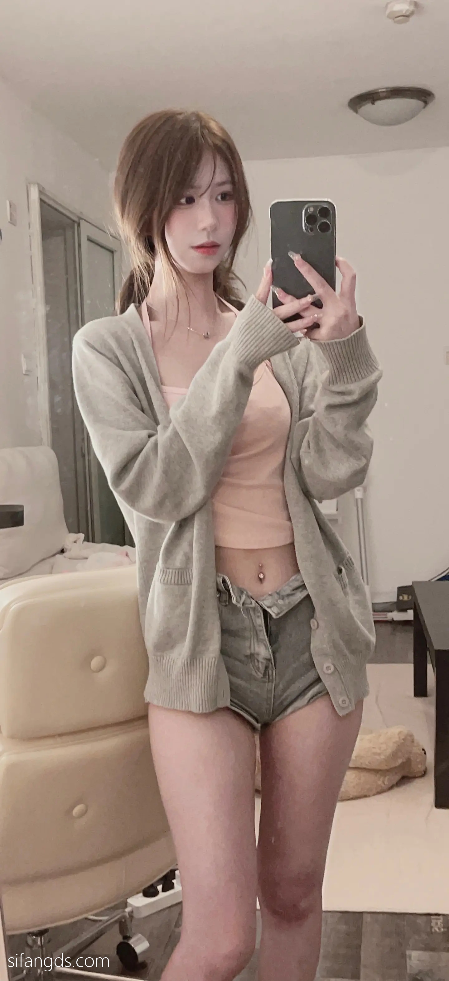 抖音反差女神『宥子oct9』最新定制道具自慰，风骚气质高挑身材男人看了就想侵犯穷人女神富人玩物精盆