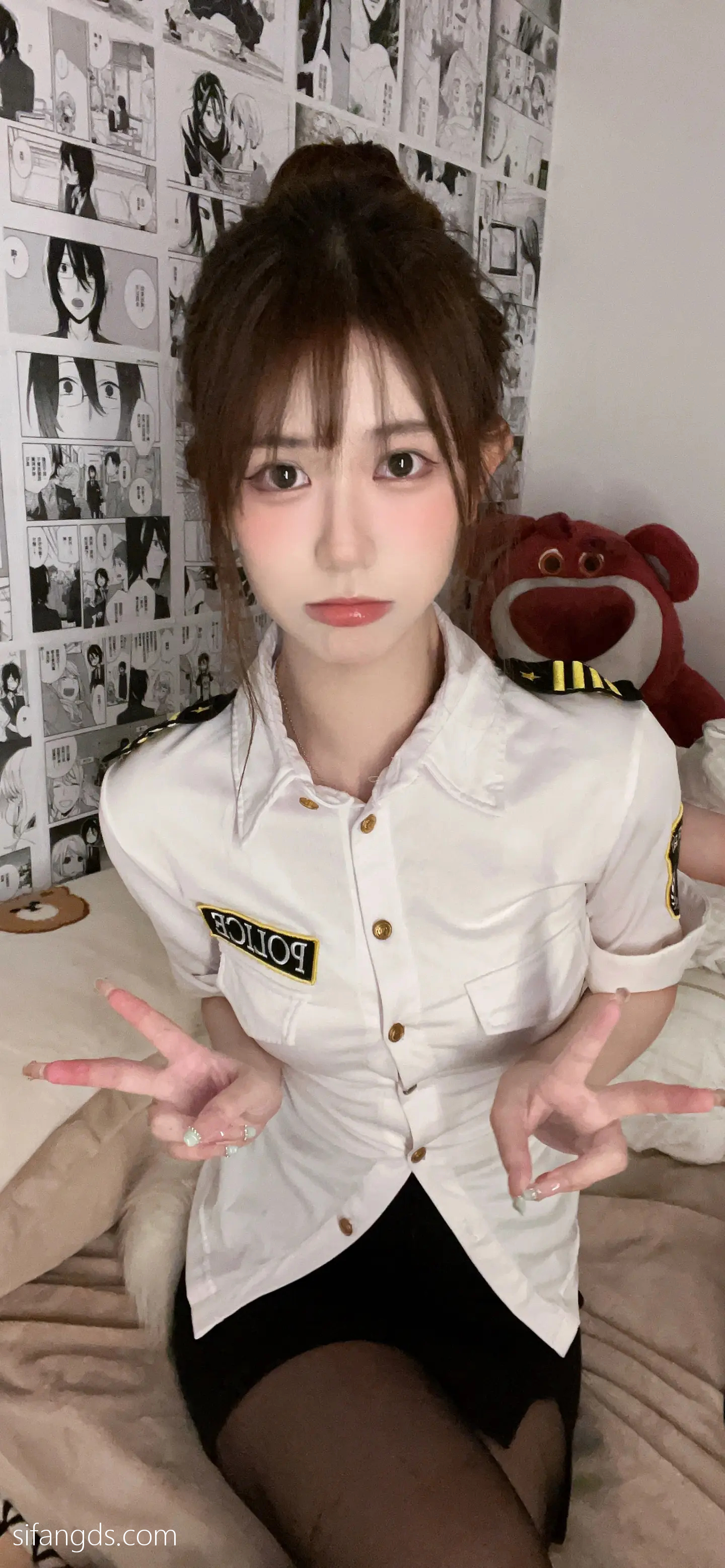 抖音反差女神『宥子oct9』最新定制道具自慰，风骚气质高挑身材男人看了就想侵犯穷人女神富人玩物精盆