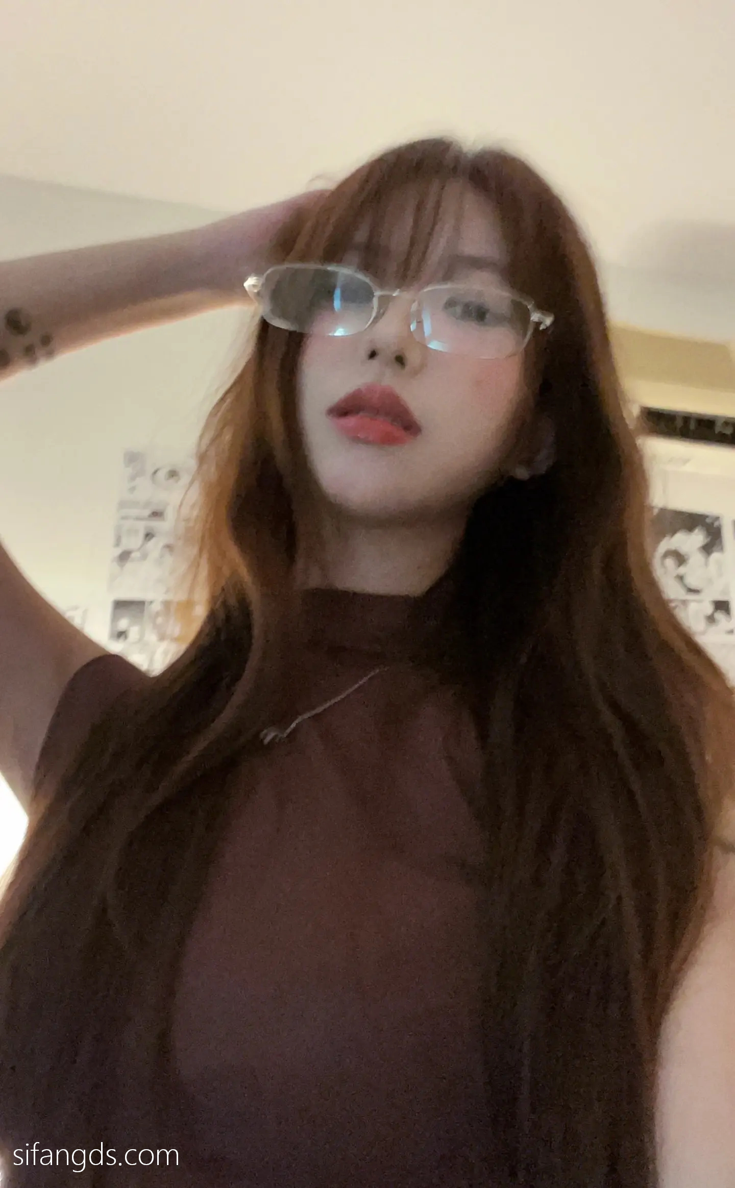 抖音反差女神『宥子oct9』最新定制道具自慰，风骚气质高挑身材男人看了就想侵犯穷人女神富人玩物精盆