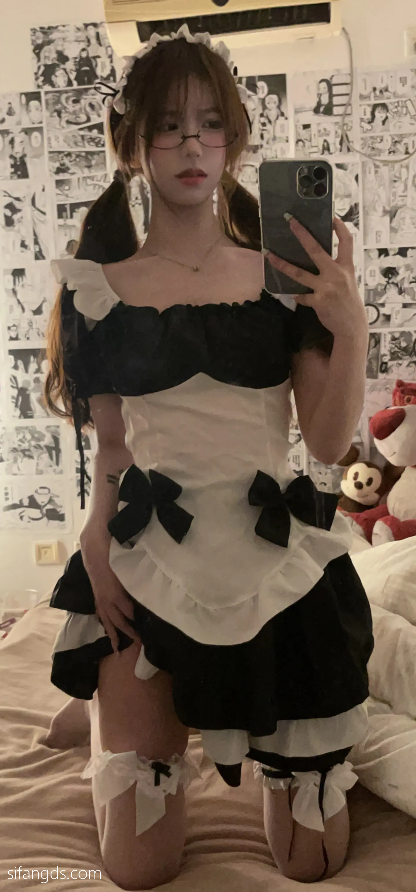 抖音反差女神『宥子oct9』最新定制道具自慰，风骚气质高挑身材男人看了就想侵犯穷人女神富人玩物精盆