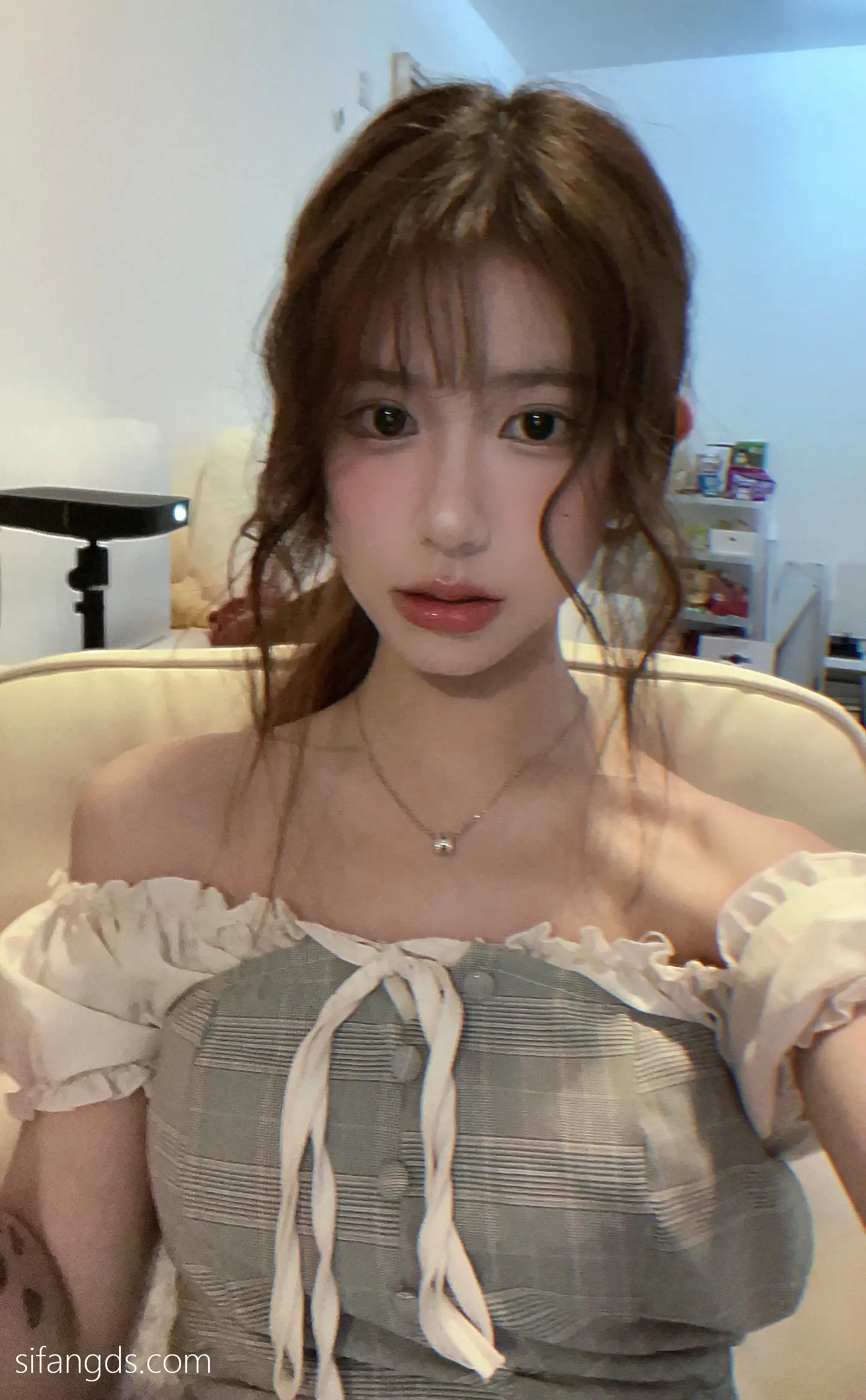 抖音反差女神『宥子oct9』最新定制道具自慰，风骚气质高挑身材男人看了就想侵犯穷人女神富人玩物精盆