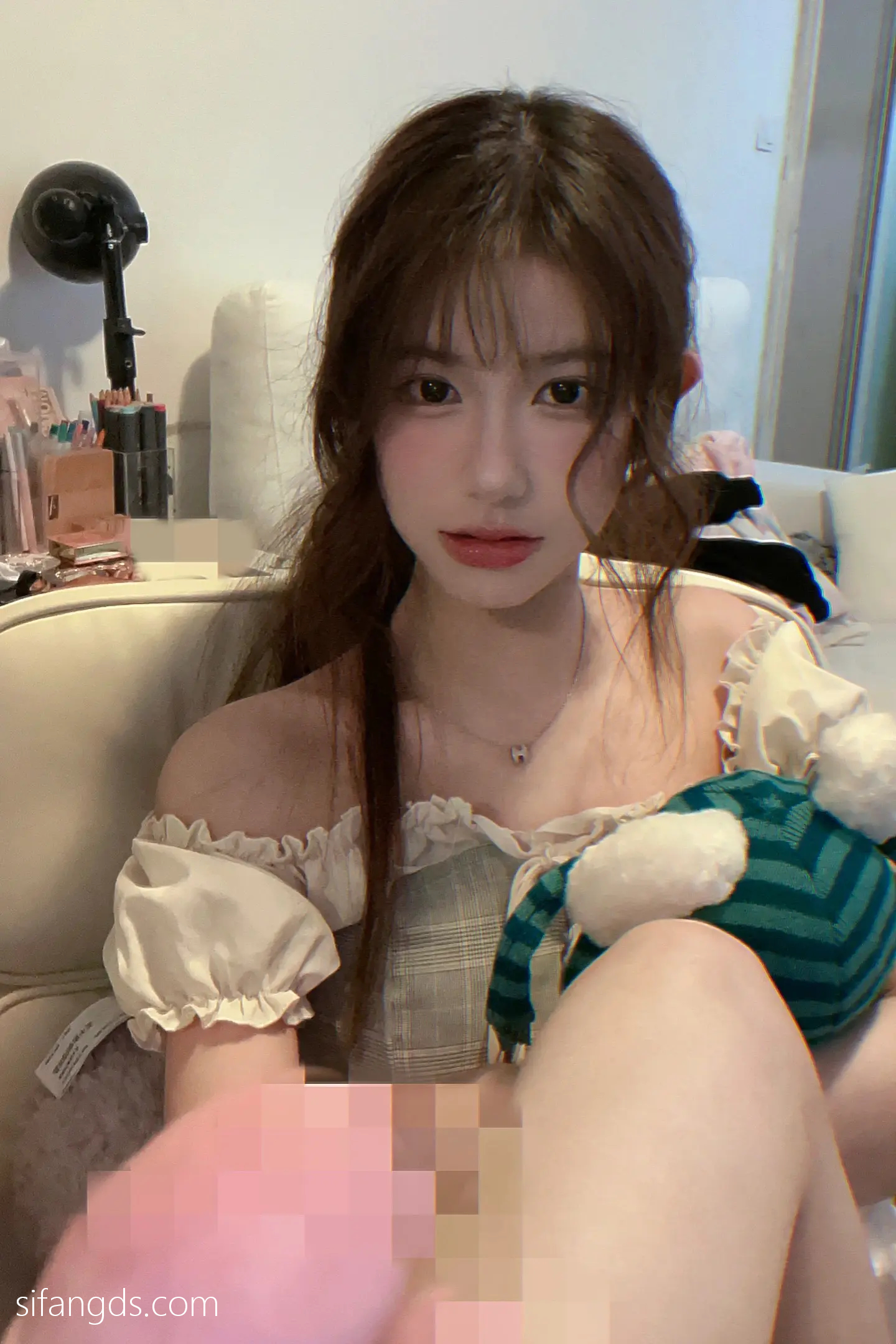 抖音反差女神『宥子oct9』最新定制道具自慰，风骚气质高挑身材男人看了就想侵犯穷人女神富人玩物精盆