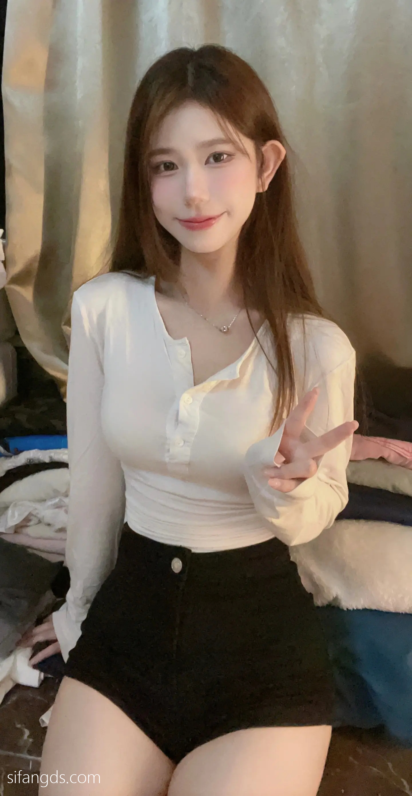 抖音反差女神『宥子oct9』最新定制道具自慰，风骚气质高挑身材男人看了就想侵犯穷人女神富人玩物精盆