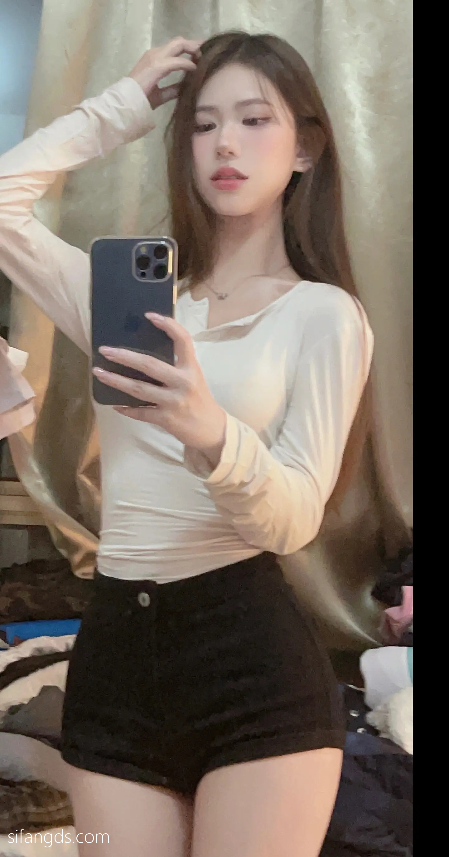 抖音反差女神『宥子oct9』最新定制道具自慰，风骚气质高挑身材男人看了就想侵犯穷人女神富人玩物精盆