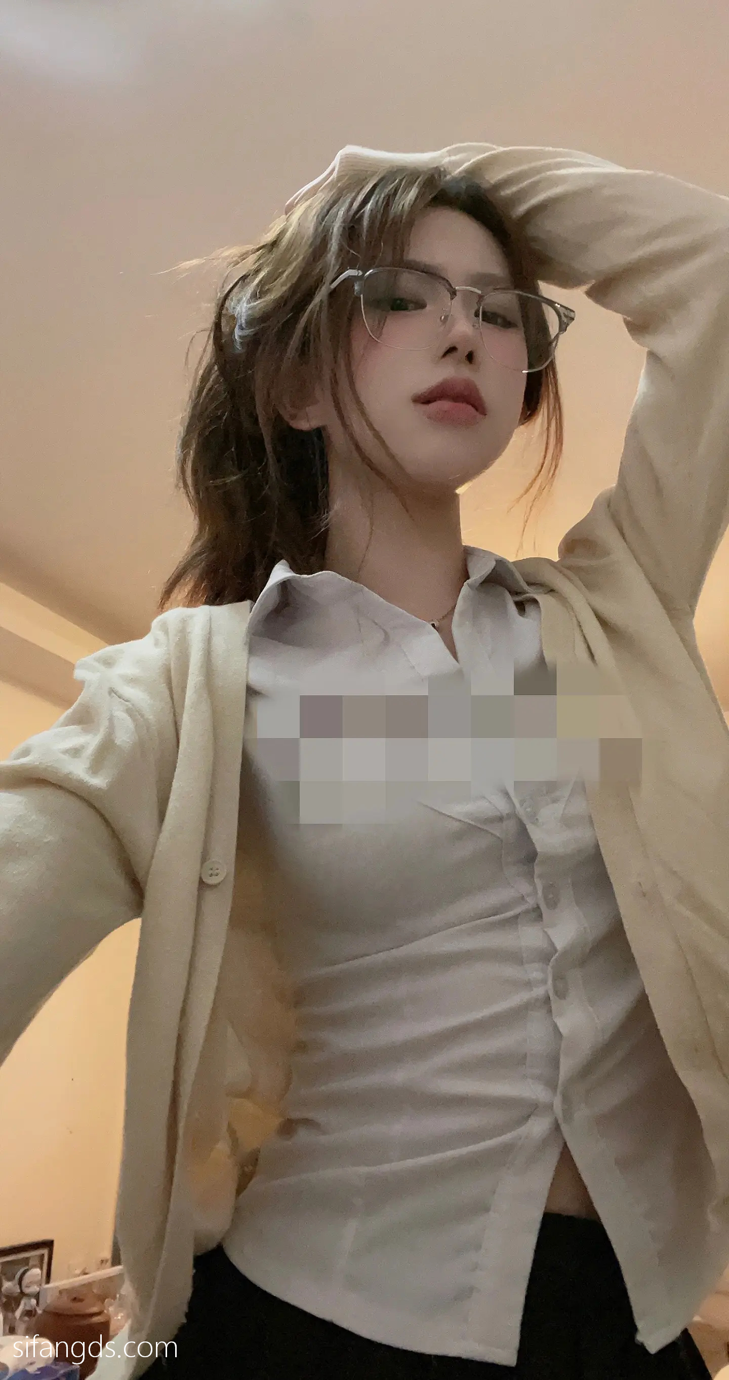 抖音反差女神『宥子oct9』最新定制道具自慰，风骚气质高挑身材男人看了就想侵犯穷人女神富人玩物精盆