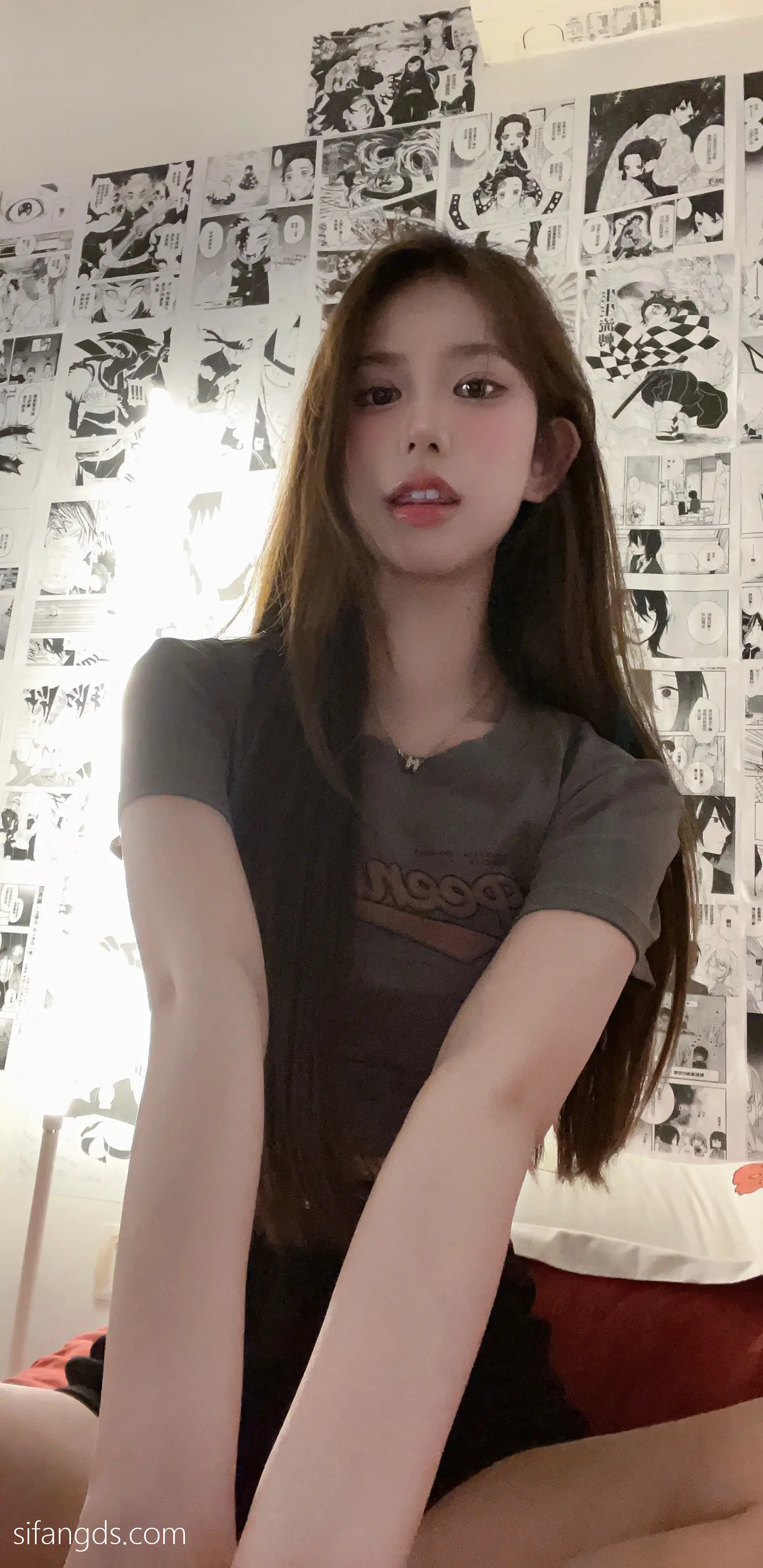 抖音反差女神『宥子oct9』最新定制道具自慰，风骚气质高挑身材男人看了就想侵犯穷人女神富人玩物精盆