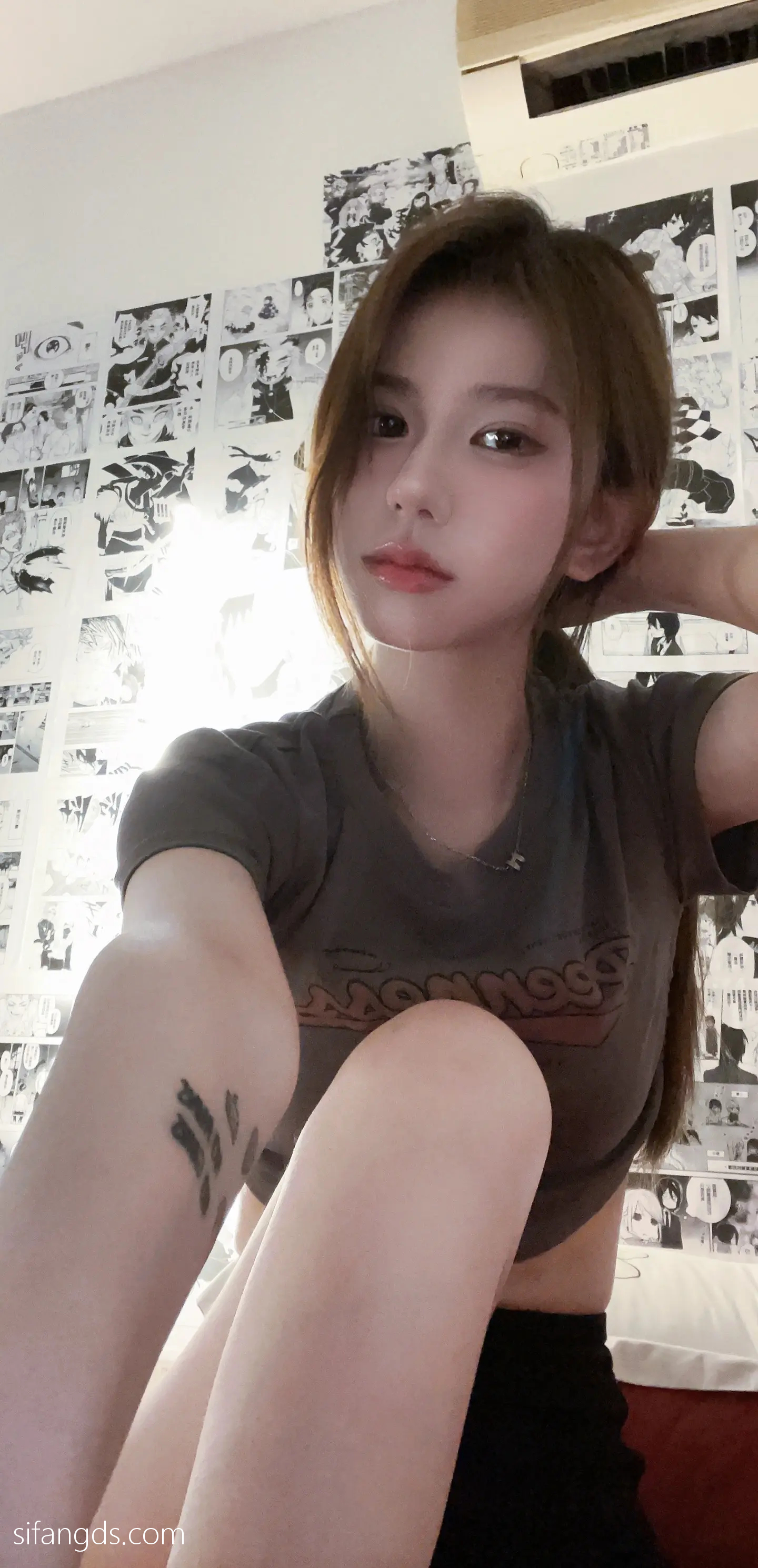 抖音反差女神『宥子oct9』最新定制道具自慰，风骚气质高挑身材男人看了就想侵犯穷人女神富人玩物精盆