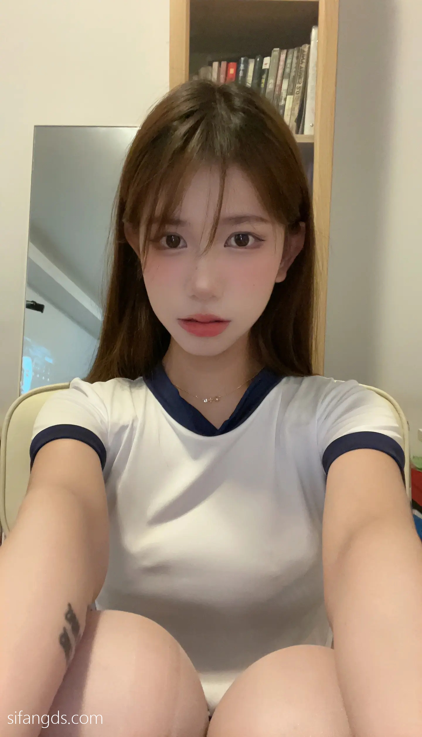 抖音反差女神『宥子oct9』最新定制道具自慰，风骚气质高挑身材男人看了就想侵犯穷人女神富人玩物精盆