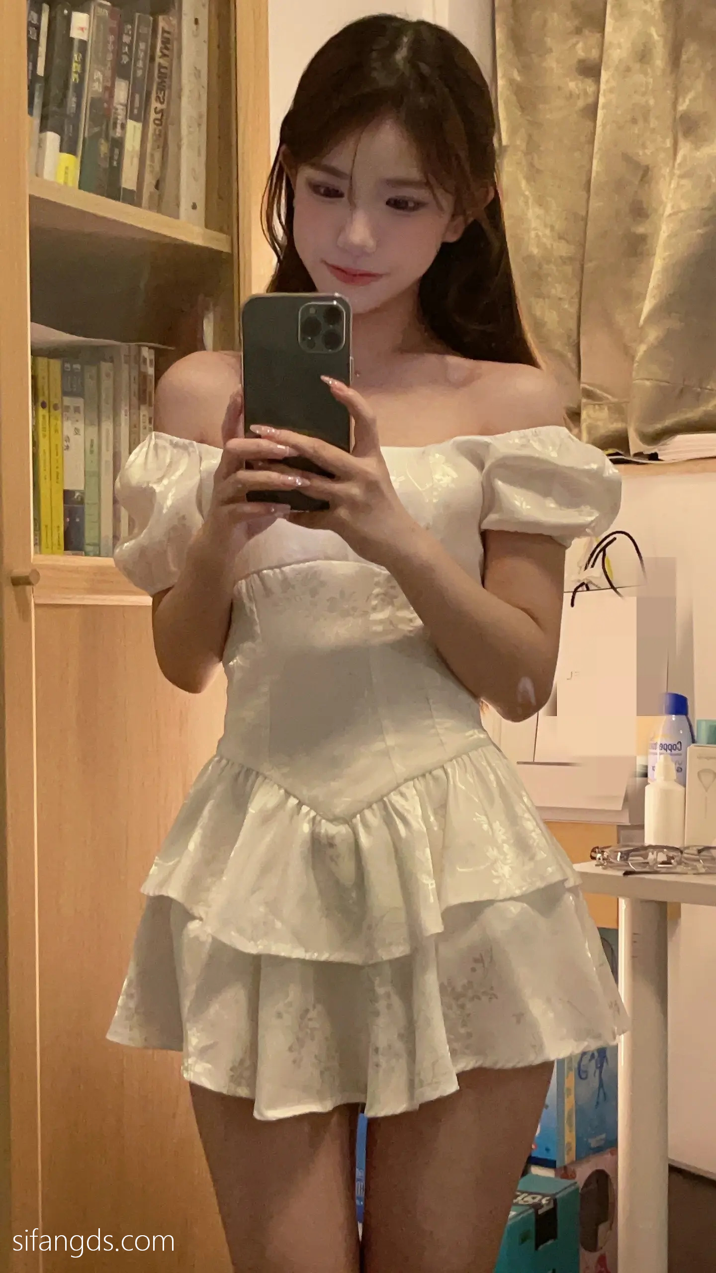 抖音反差女神『宥子oct9』最新定制道具自慰，风骚气质高挑身材男人看了就想侵犯穷人女神富人玩物精盆