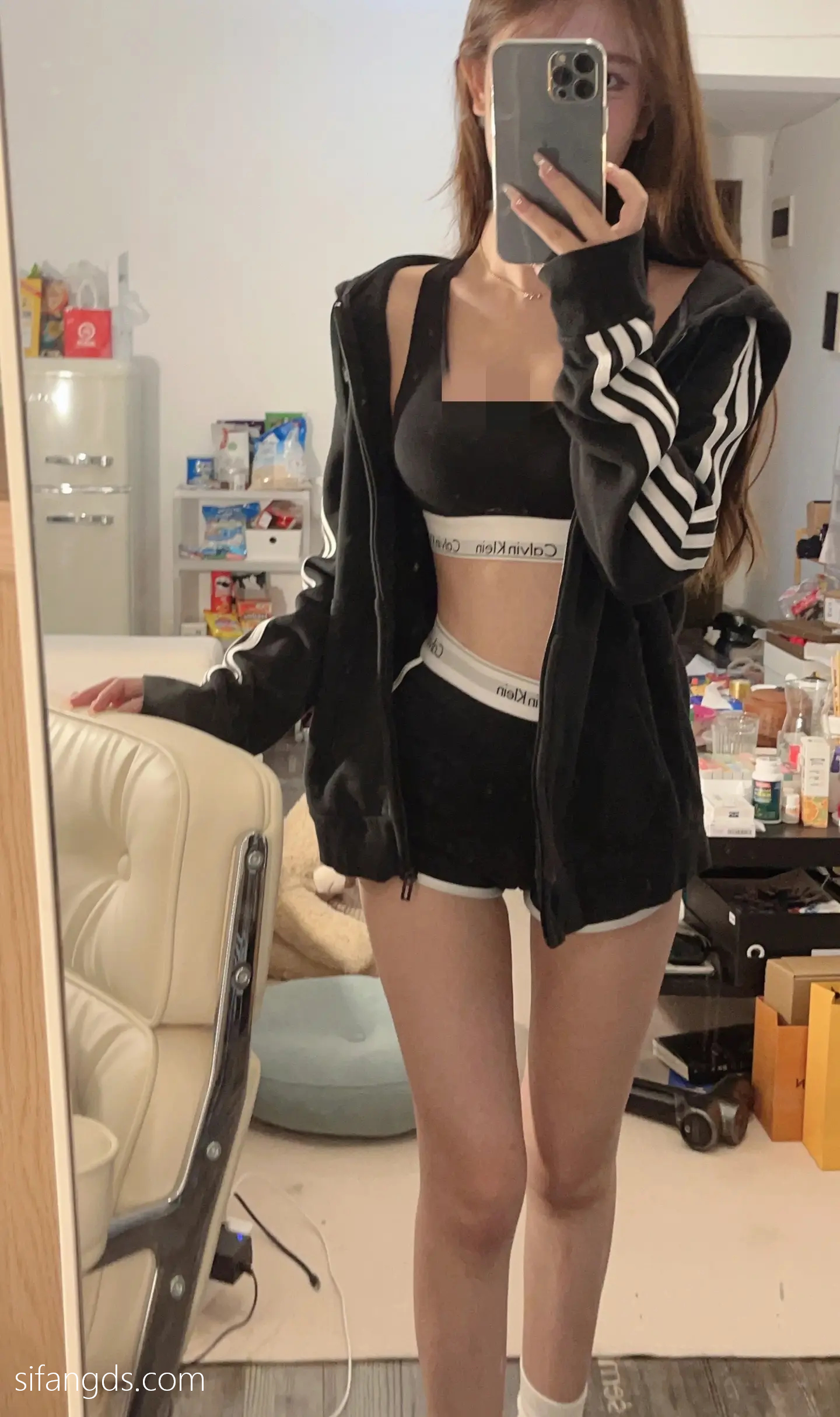 抖音反差女神『宥子oct9』最新定制道具自慰，风骚气质高挑身材男人看了就想侵犯穷人女神富人玩物精盆