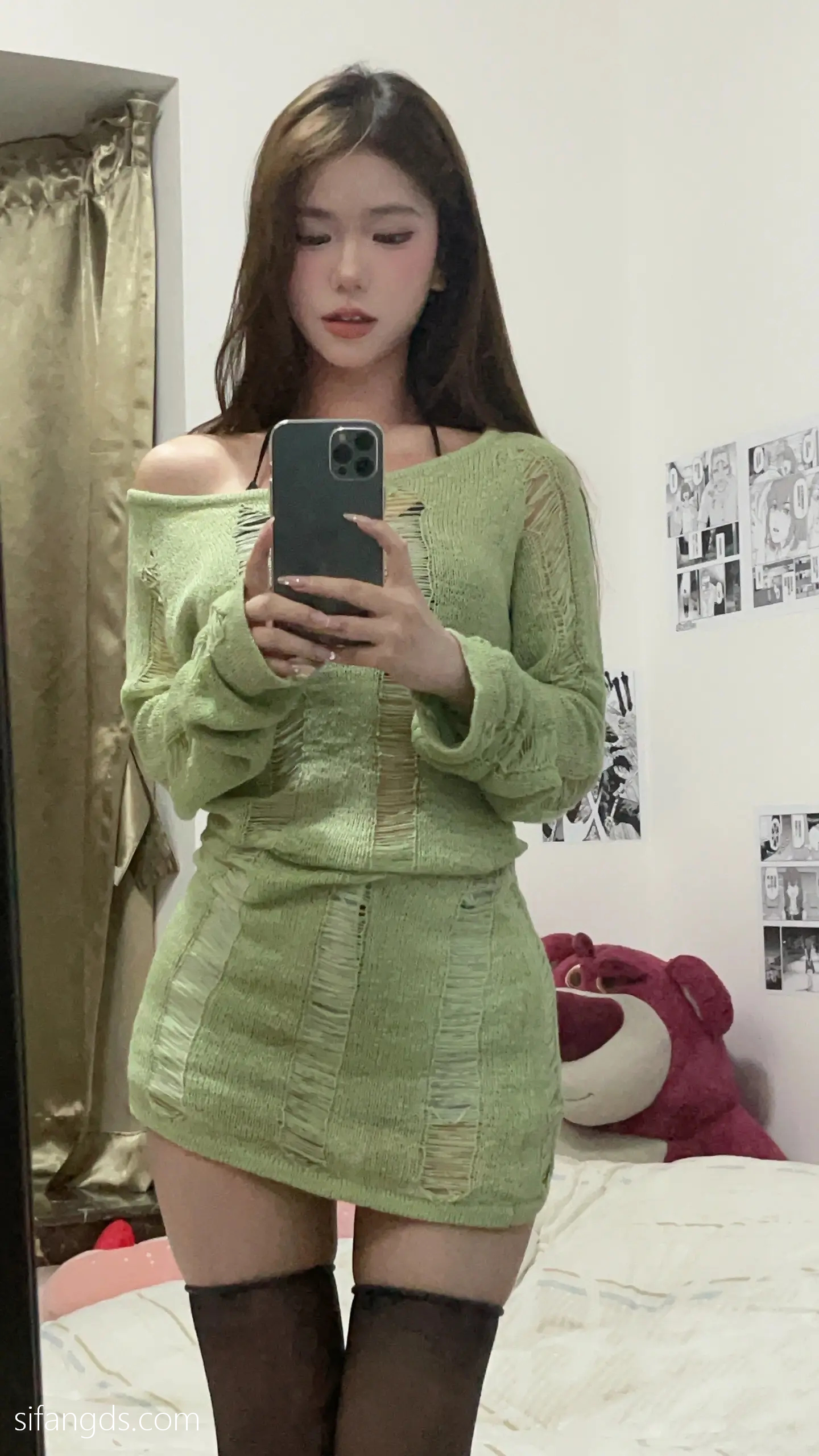 抖音反差女神『宥子oct9』最新定制道具自慰，风骚气质高挑身材男人看了就想侵犯穷人女神富人玩物精盆