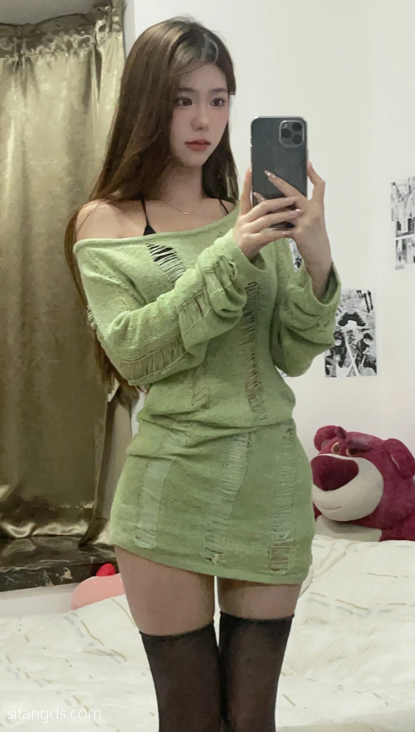 抖音反差女神『宥子oct9』最新定制道具自慰，风骚气质高挑身材男人看了就想侵犯穷人女神富人玩物精盆