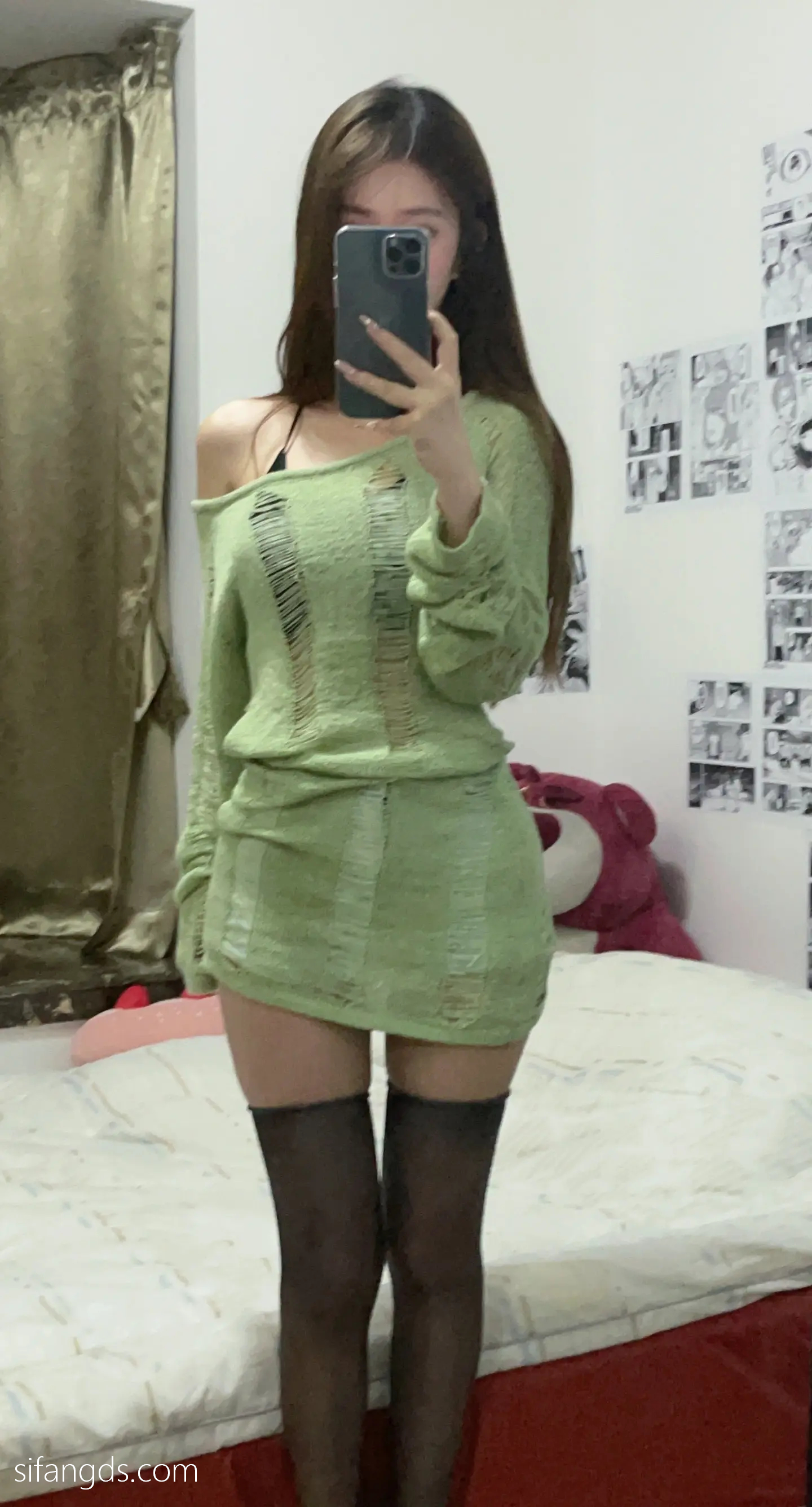 抖音反差女神『宥子oct9』最新定制道具自慰，风骚气质高挑身材男人看了就想侵犯穷人女神富人玩物精盆