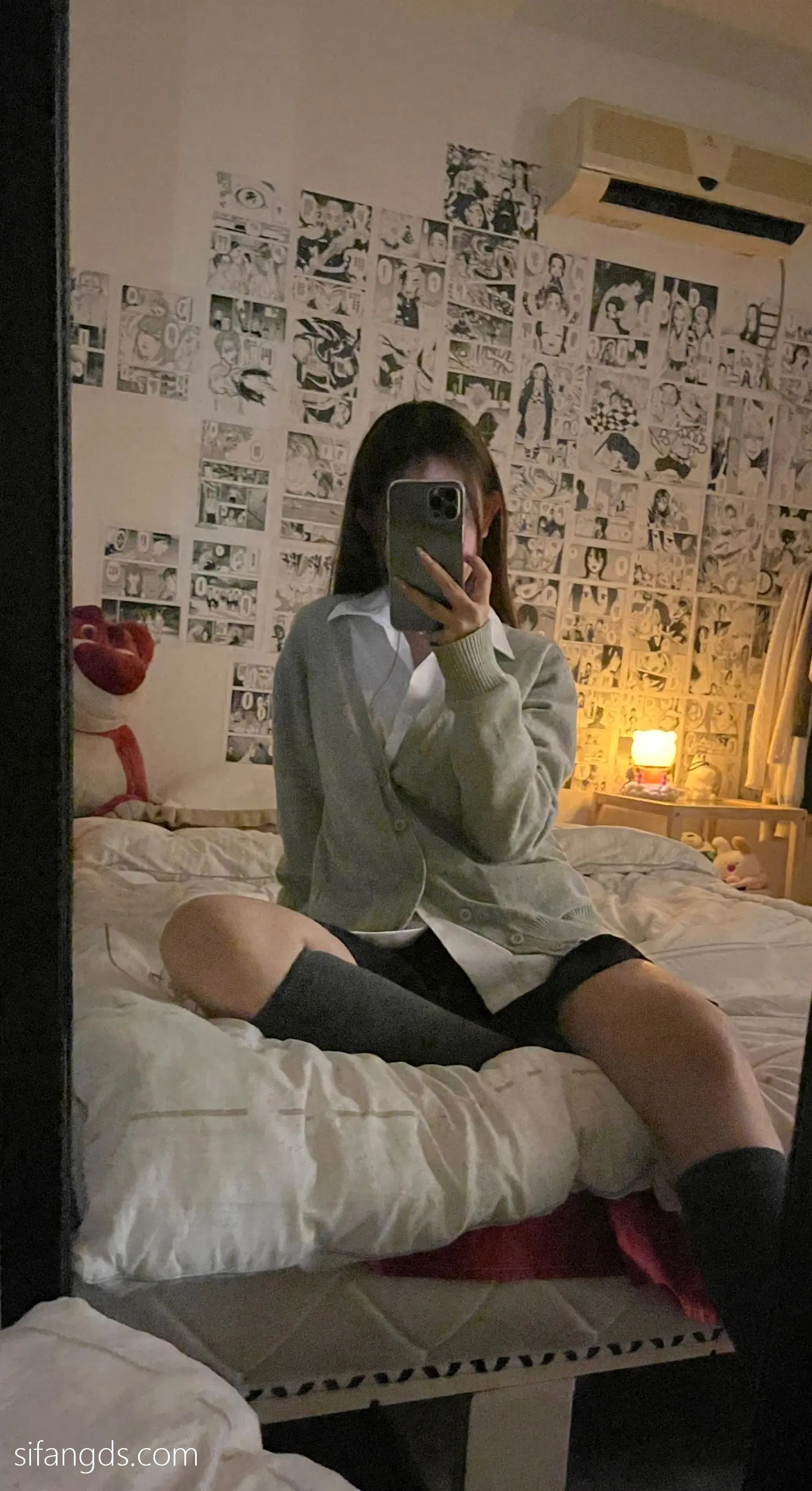 抖音反差女神『宥子oct9』最新定制道具自慰，风骚气质高挑身材男人看了就想侵犯穷人女神富人玩物精盆