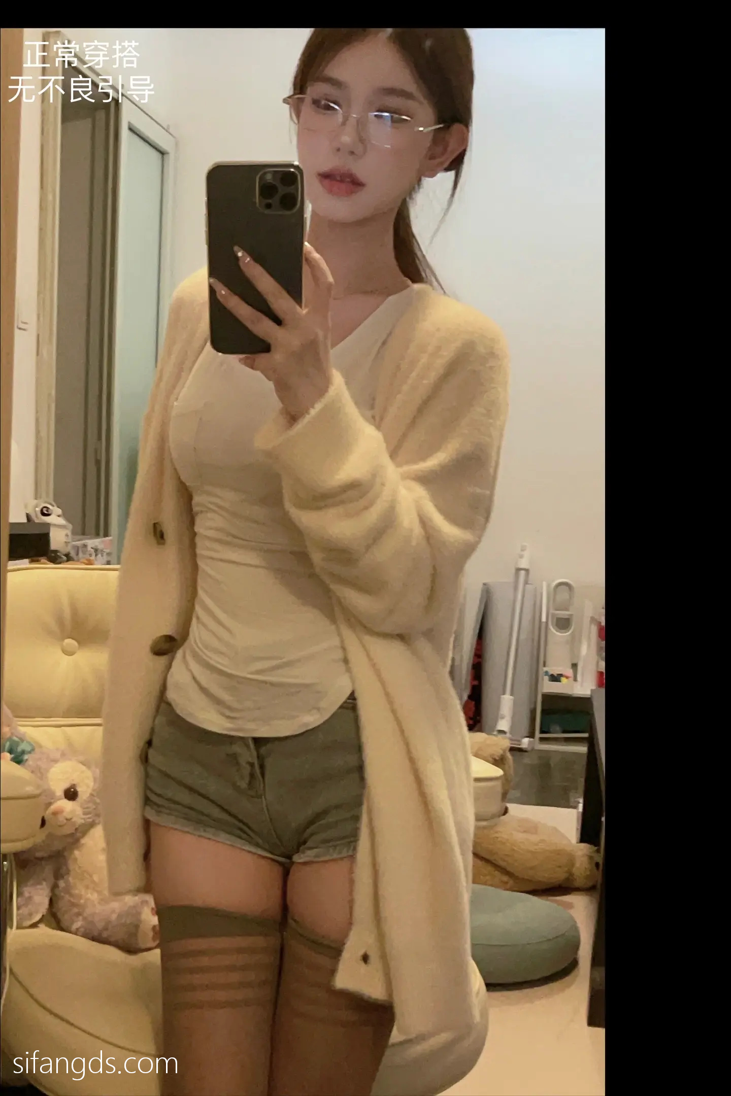 抖音反差女神『宥子oct9』最新定制道具自慰，风骚气质高挑身材男人看了就想侵犯穷人女神富人玩物精盆