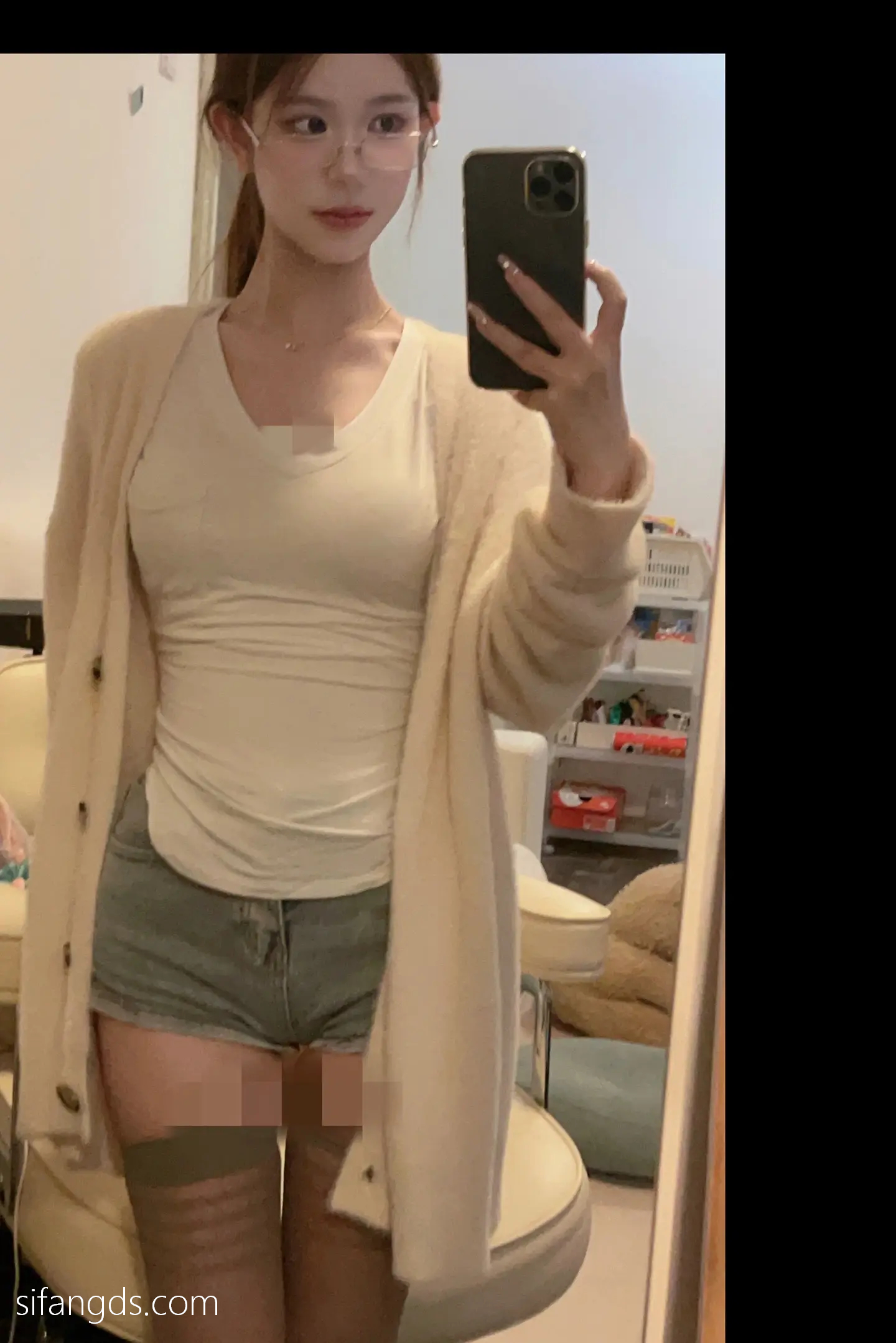 抖音反差女神『宥子oct9』最新定制道具自慰，风骚气质高挑身材男人看了就想侵犯穷人女神富人玩物精盆