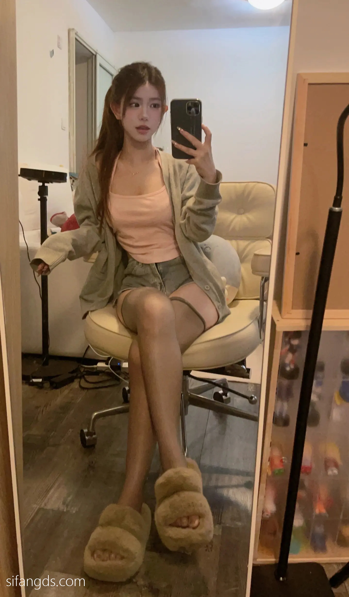 抖音反差女神『宥子oct9』最新定制道具自慰，风骚气质高挑身材男人看了就想侵犯穷人女神富人玩物精盆