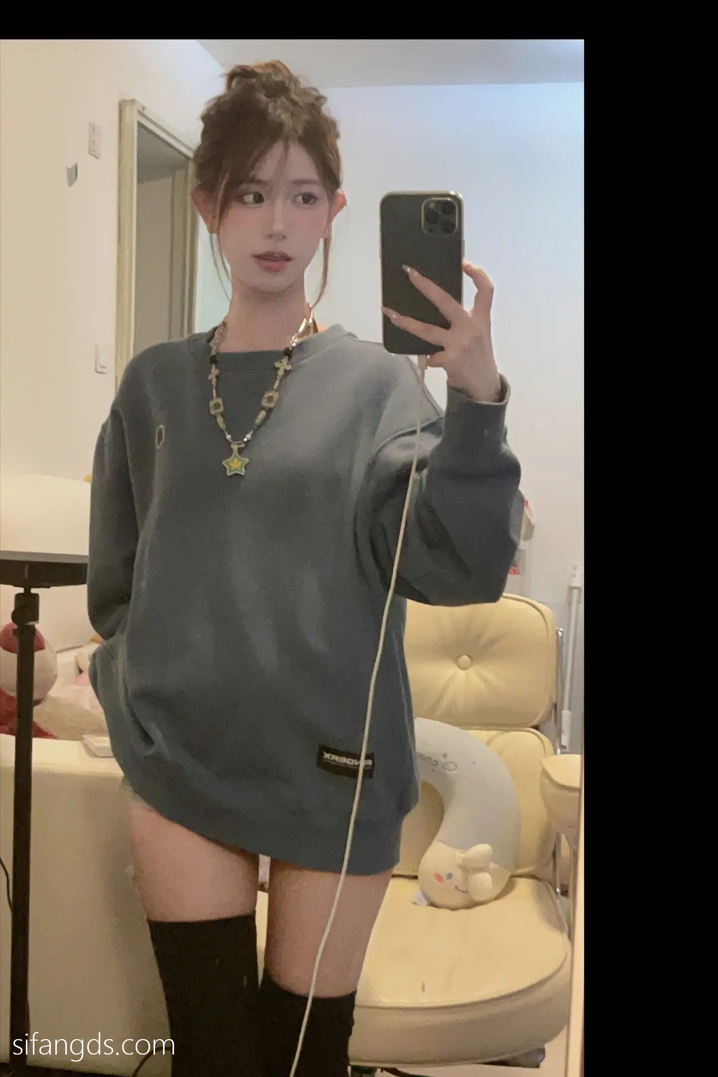 抖音反差女神『宥子oct9』最新定制道具自慰，风骚气质高挑身材男人看了就想侵犯穷人女神富人玩物精盆