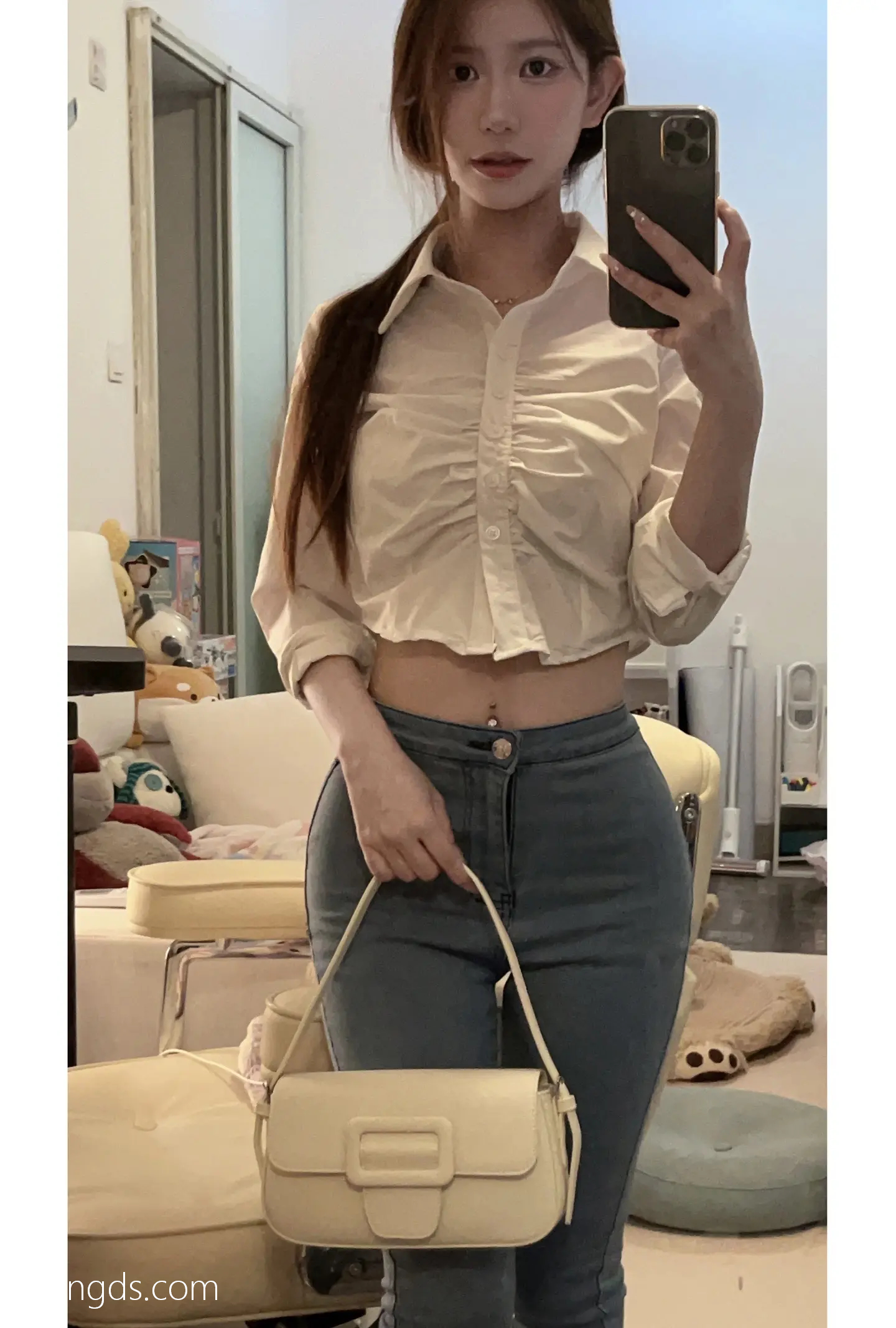 抖音反差女神『宥子oct9』最新定制道具自慰，风骚气质高挑身材男人看了就想侵犯穷人女神富人玩物精盆