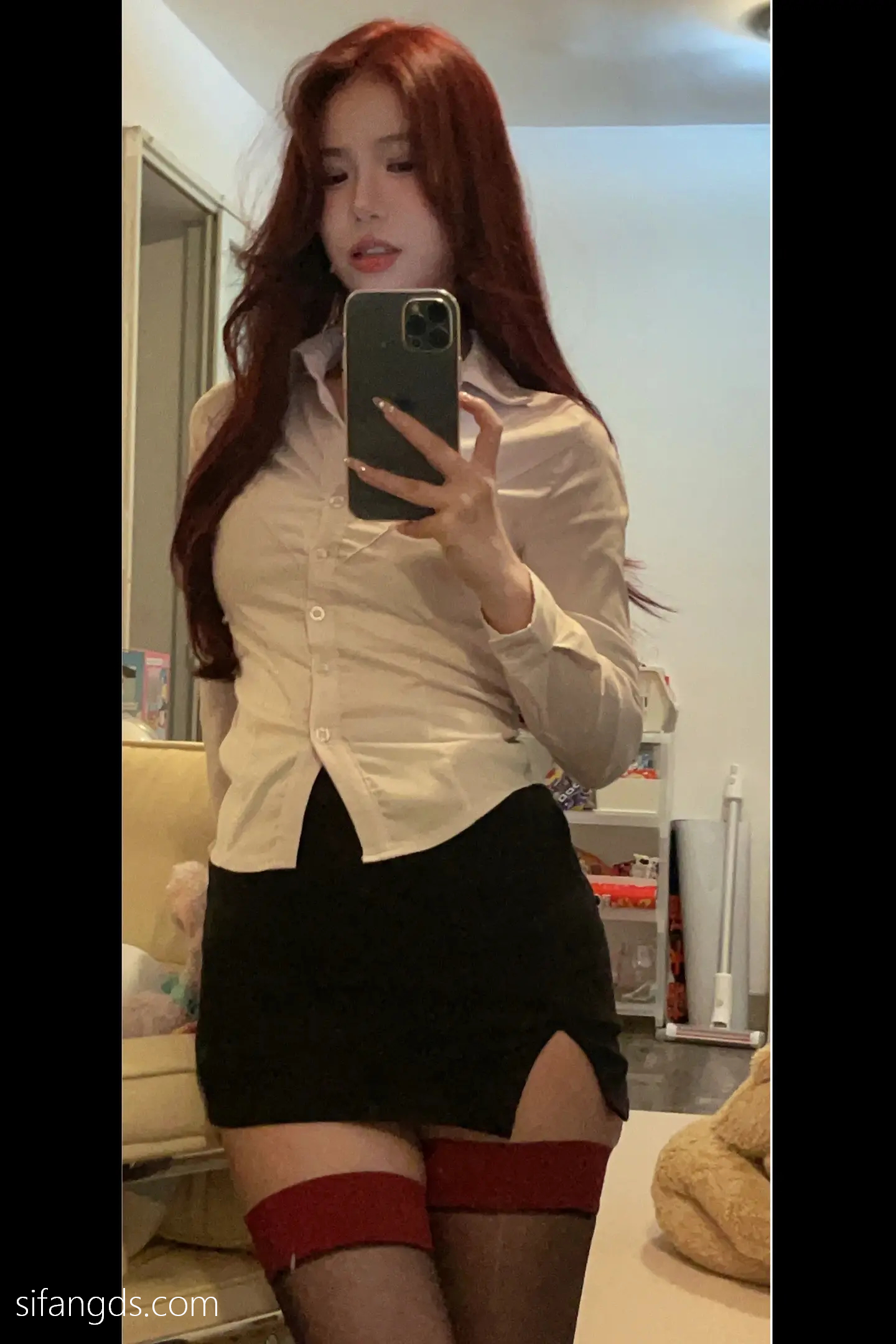 抖音反差女神『宥子oct9』最新定制道具自慰，风骚气质高挑身材男人看了就想侵犯穷人女神富人玩物精盆