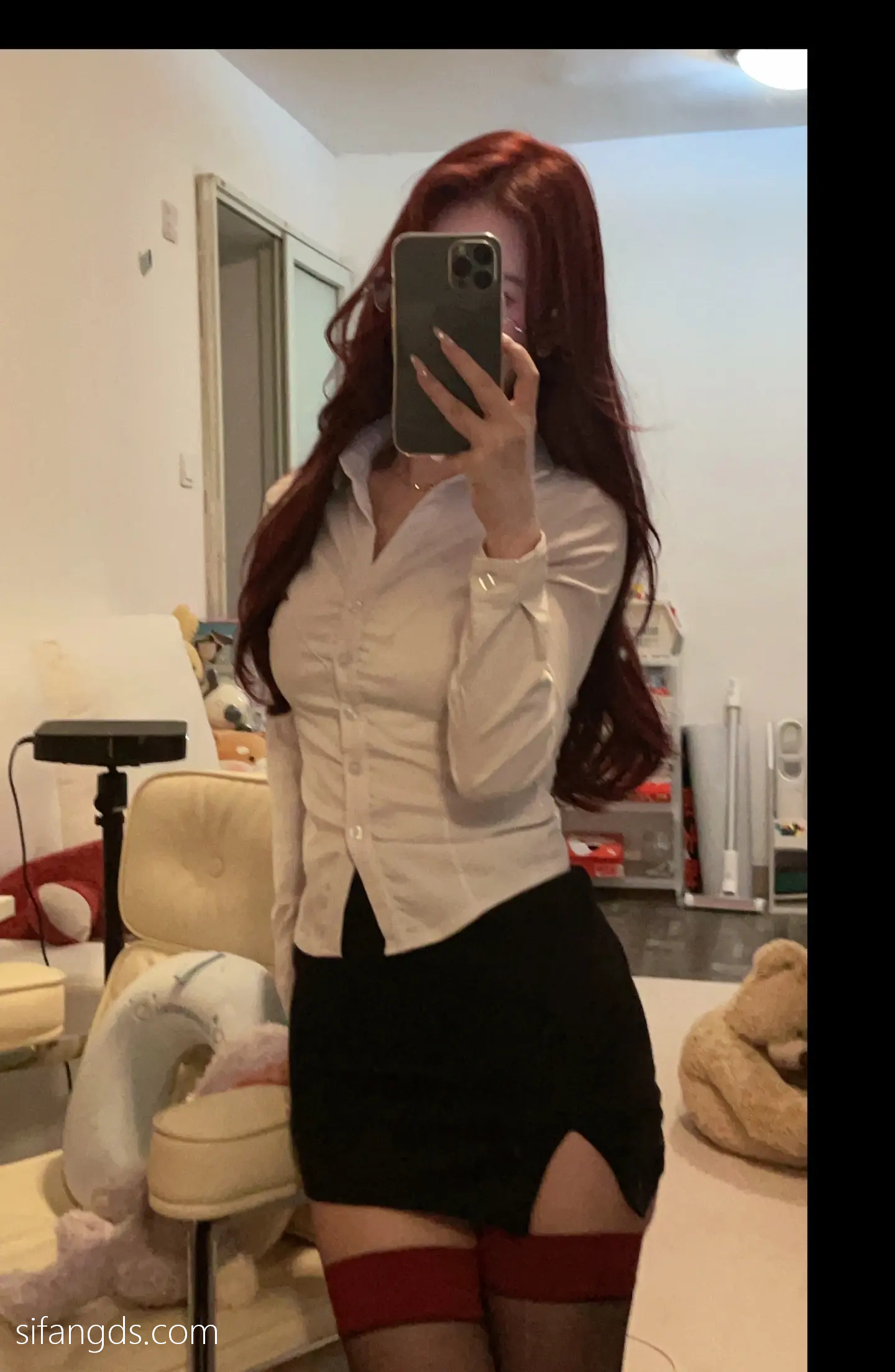 抖音反差女神『宥子oct9』最新定制道具自慰，风骚气质高挑身材男人看了就想侵犯穷人女神富人玩物精盆