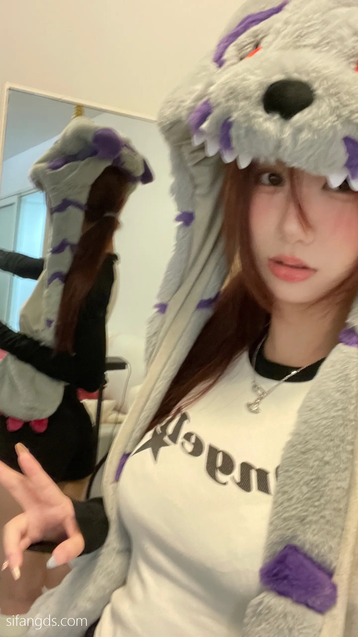 抖音反差女神『宥子oct9』最新定制道具自慰，风骚气质高挑身材男人看了就想侵犯穷人女神富人玩物精盆