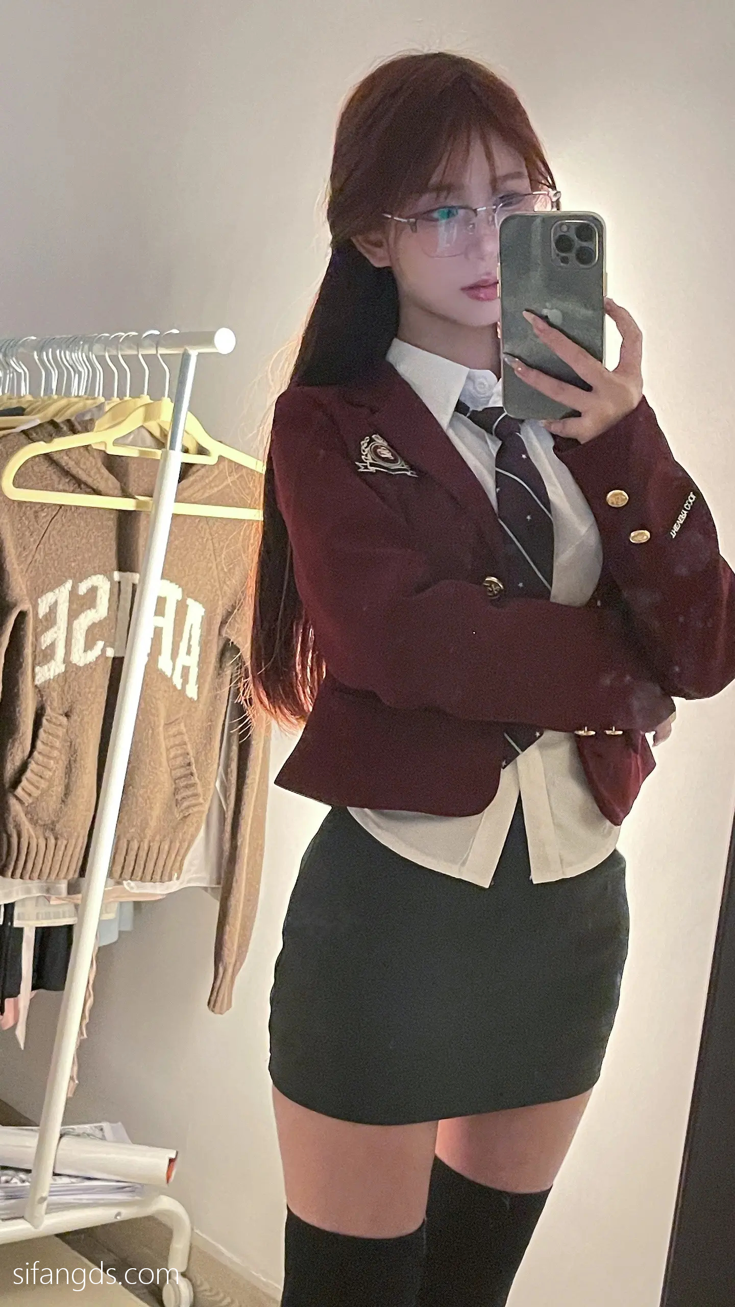 抖音反差女神『宥子oct9』最新定制道具自慰，风骚气质高挑身材男人看了就想侵犯穷人女神富人玩物精盆