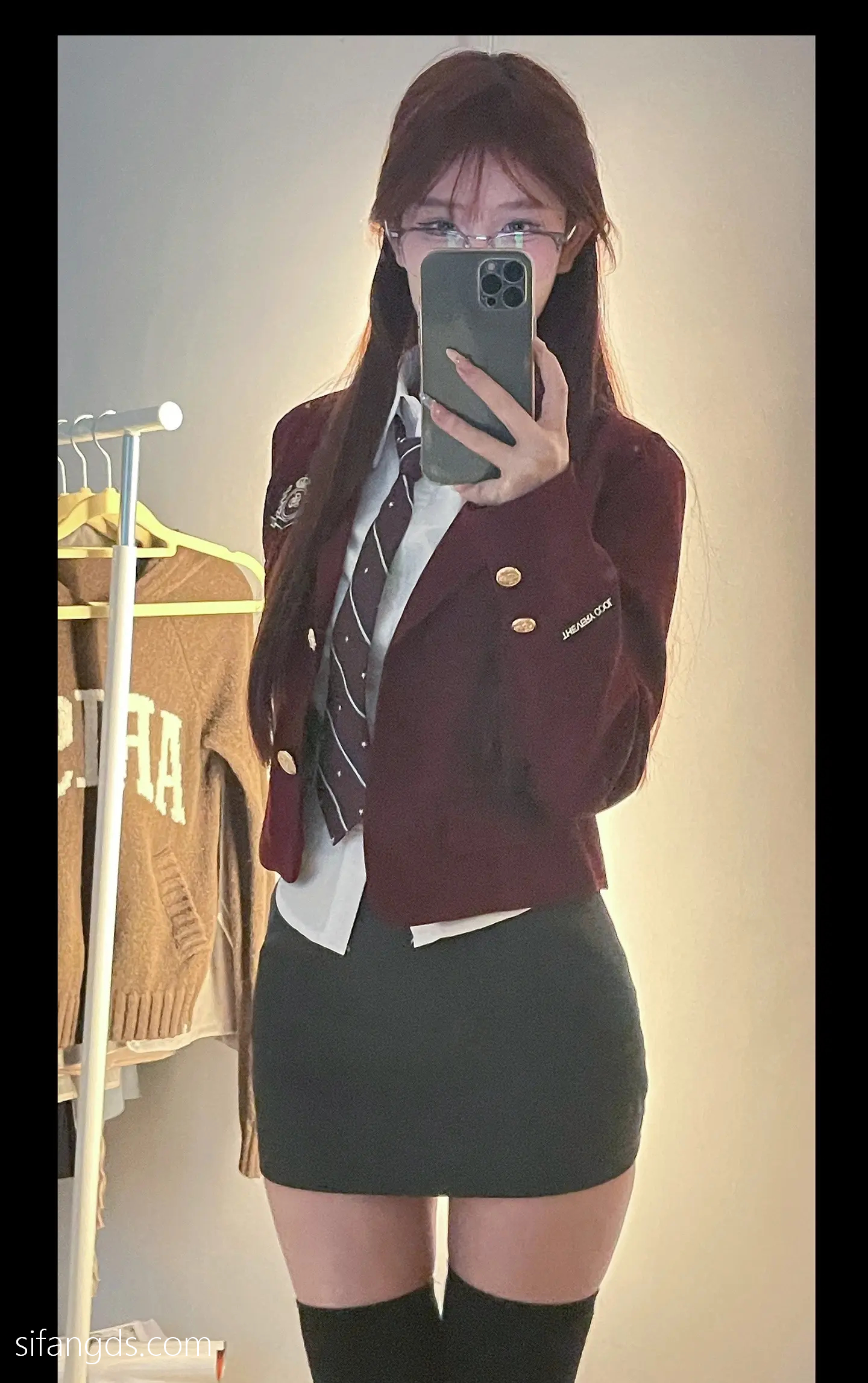 抖音反差女神『宥子oct9』最新定制道具自慰，风骚气质高挑身材男人看了就想侵犯穷人女神富人玩物精盆