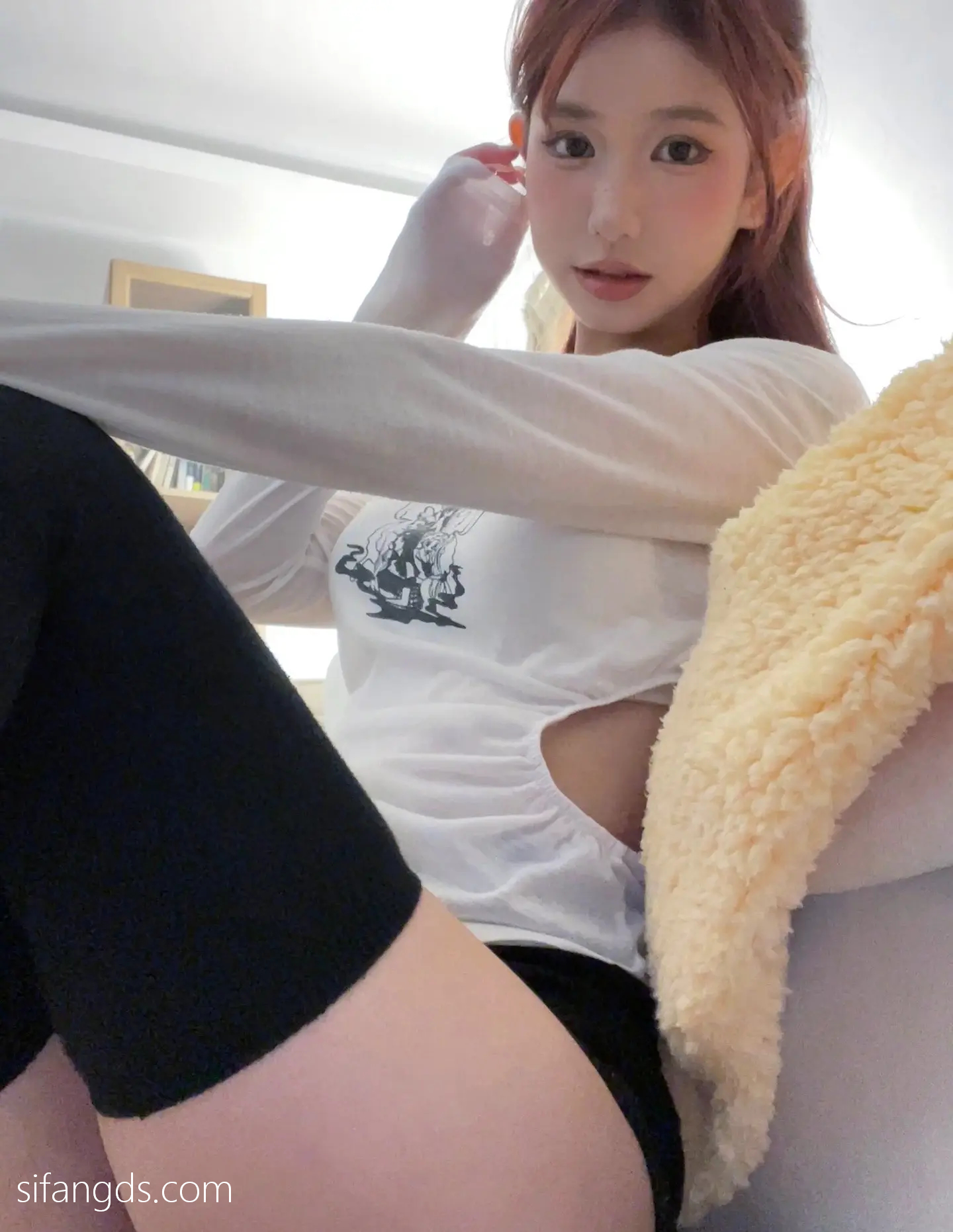 抖音反差女神『宥子oct9』最新定制道具自慰，风骚气质高挑身材男人看了就想侵犯穷人女神富人玩物精盆