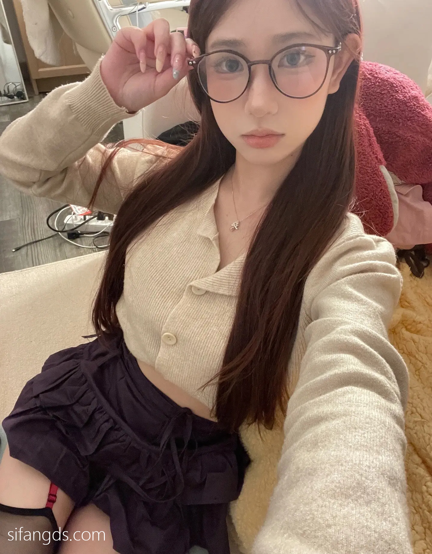 抖音反差女神『宥子oct9』最新定制道具自慰，风骚气质高挑身材男人看了就想侵犯穷人女神富人玩物精盆