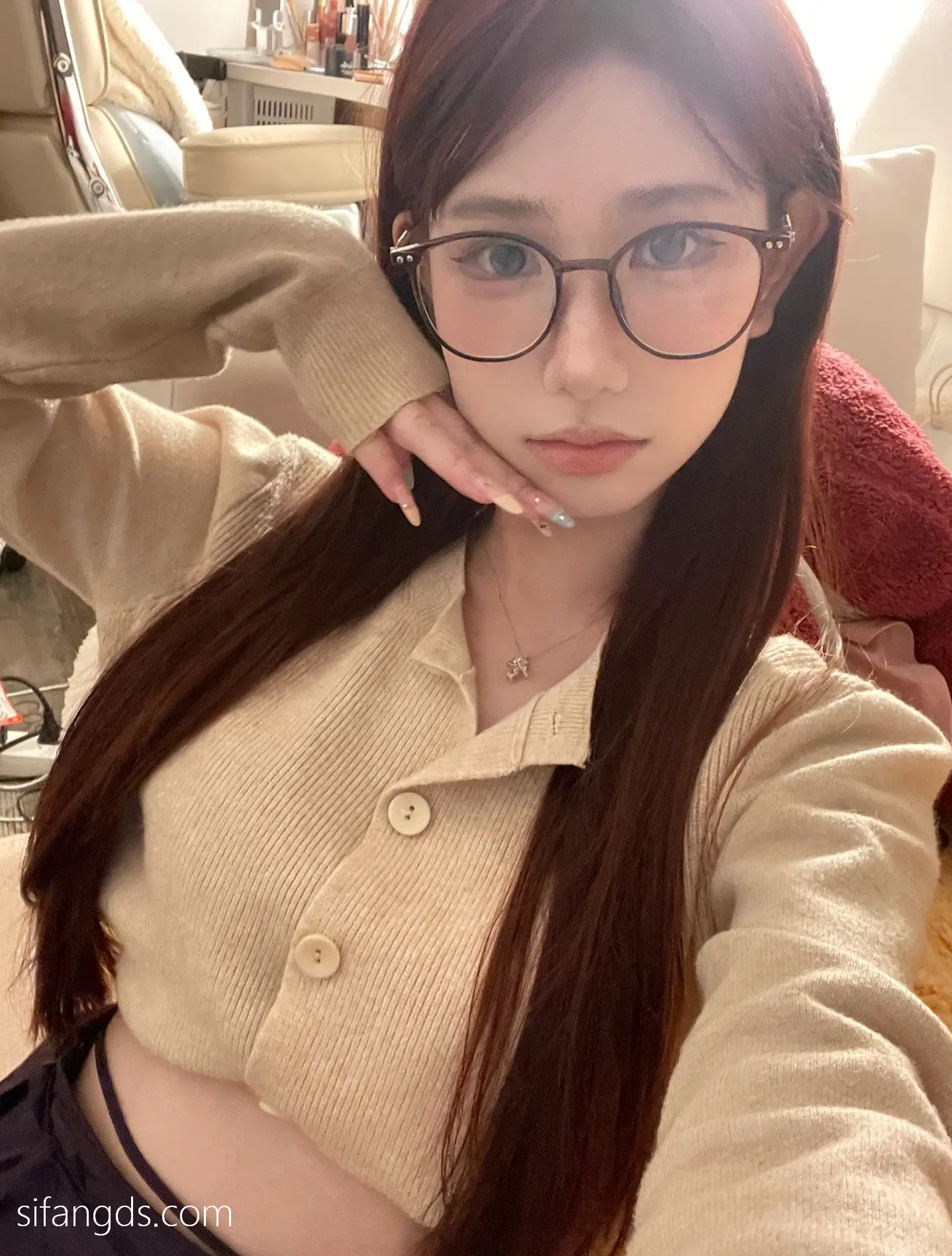 抖音反差女神『宥子oct9』最新定制道具自慰，风骚气质高挑身材男人看了就想侵犯穷人女神富人玩物精盆