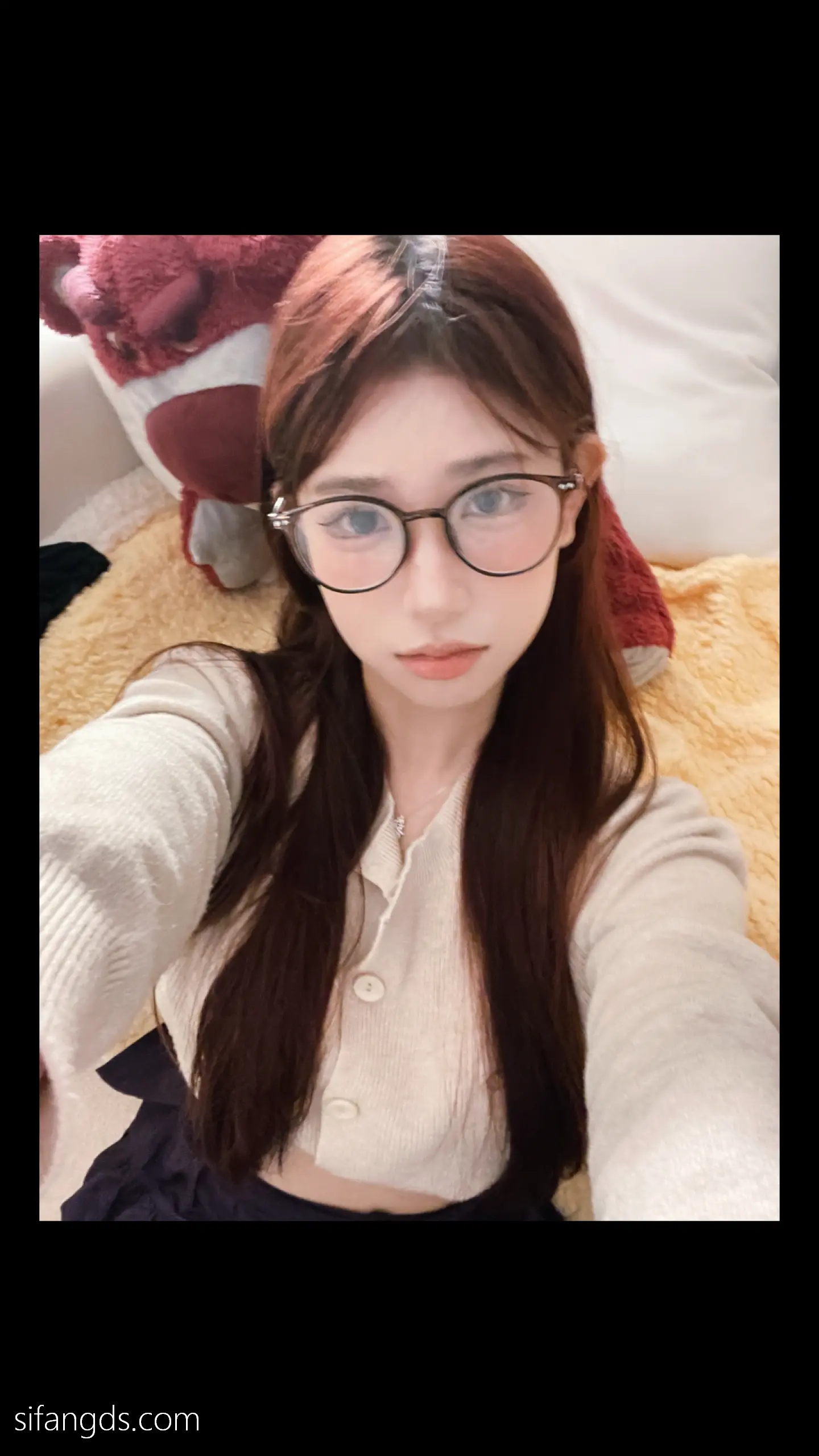 抖音反差女神『宥子oct9』最新定制道具自慰，风骚气质高挑身材男人看了就想侵犯穷人女神富人玩物精盆