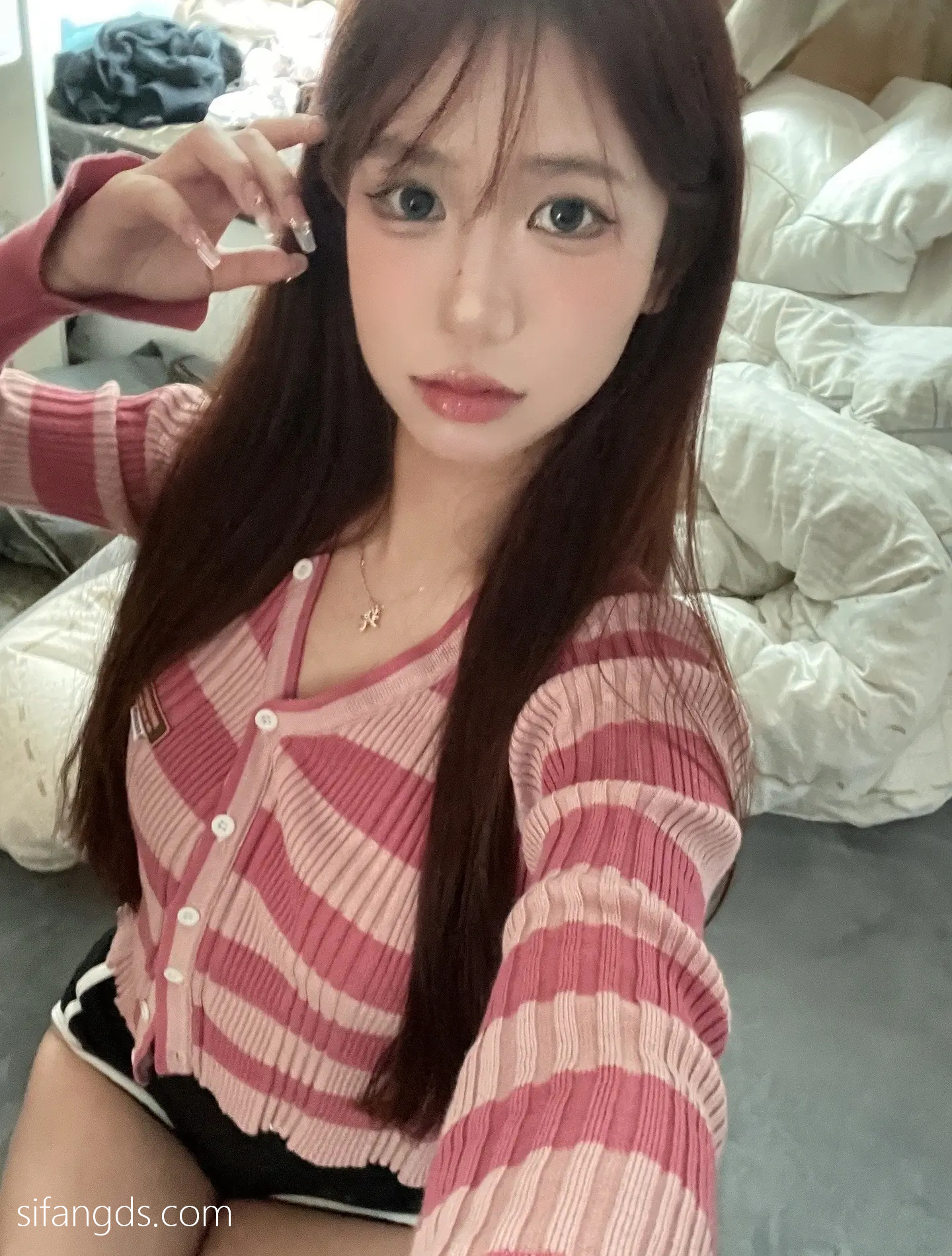 抖音反差女神『宥子oct9』最新定制道具自慰，风骚气质高挑身材男人看了就想侵犯穷人女神富人玩物精盆