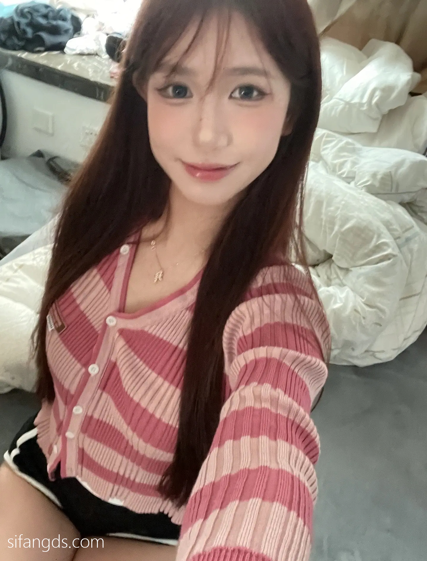 抖音反差女神『宥子oct9』最新定制道具自慰，风骚气质高挑身材男人看了就想侵犯穷人女神富人玩物精盆