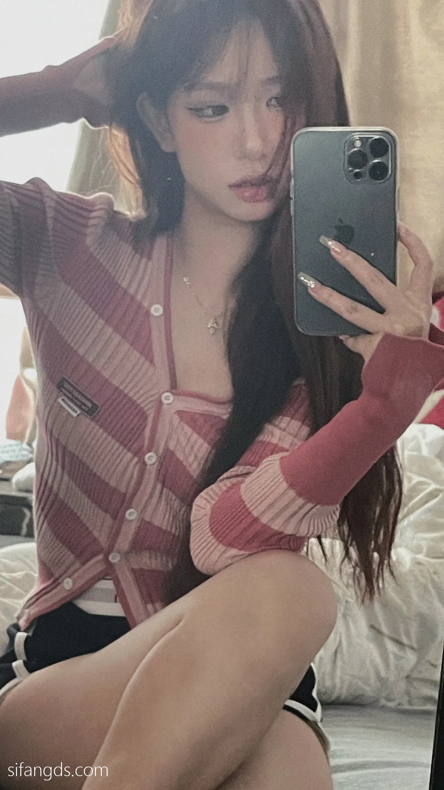 抖音反差女神『宥子oct9』最新定制道具自慰，风骚气质高挑身材男人看了就想侵犯穷人女神富人玩物精盆