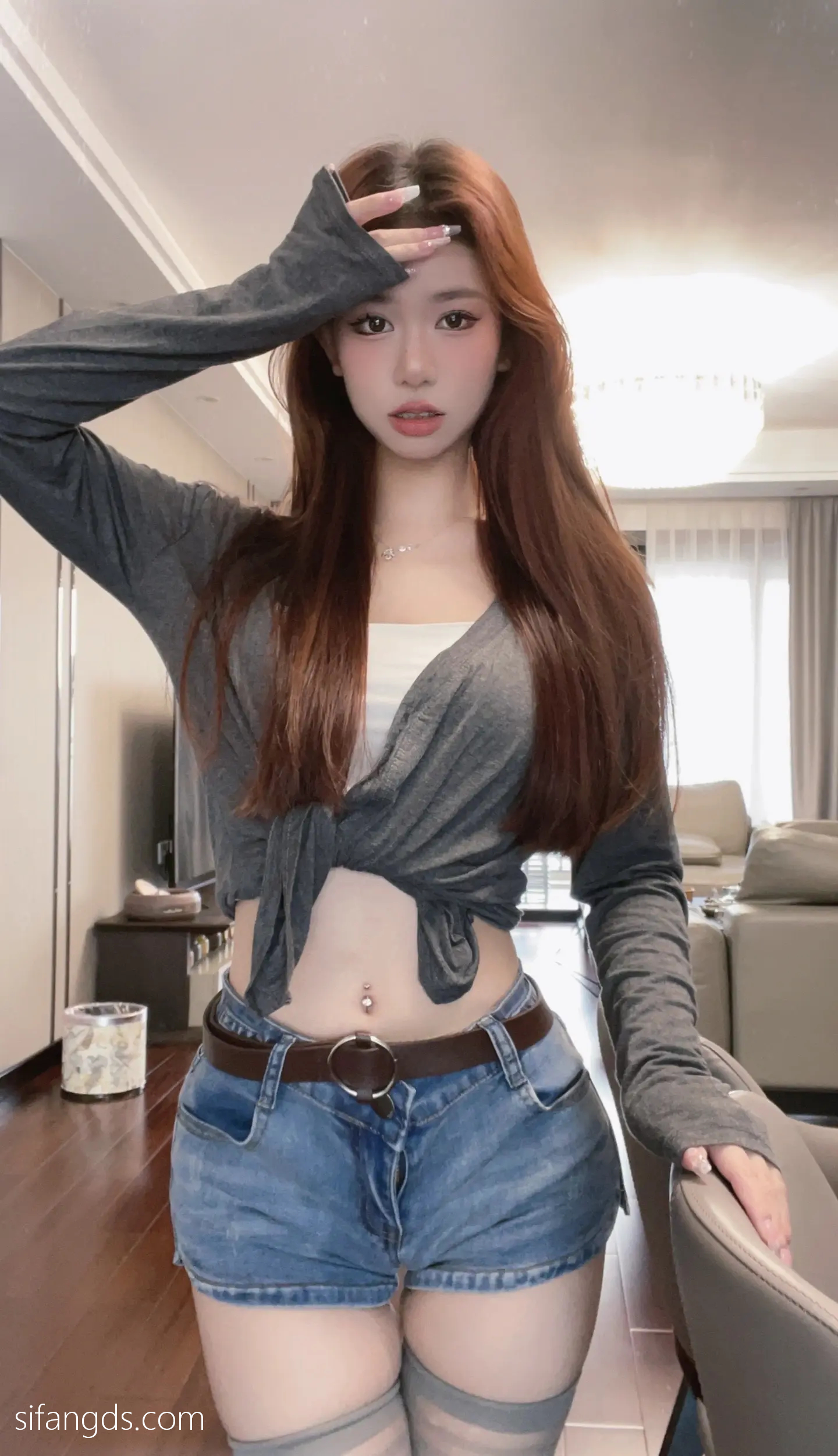 抖音反差女神『宥子oct9』最新定制道具自慰，风骚气质高挑身材男人看了就想侵犯穷人女神富人玩物精盆