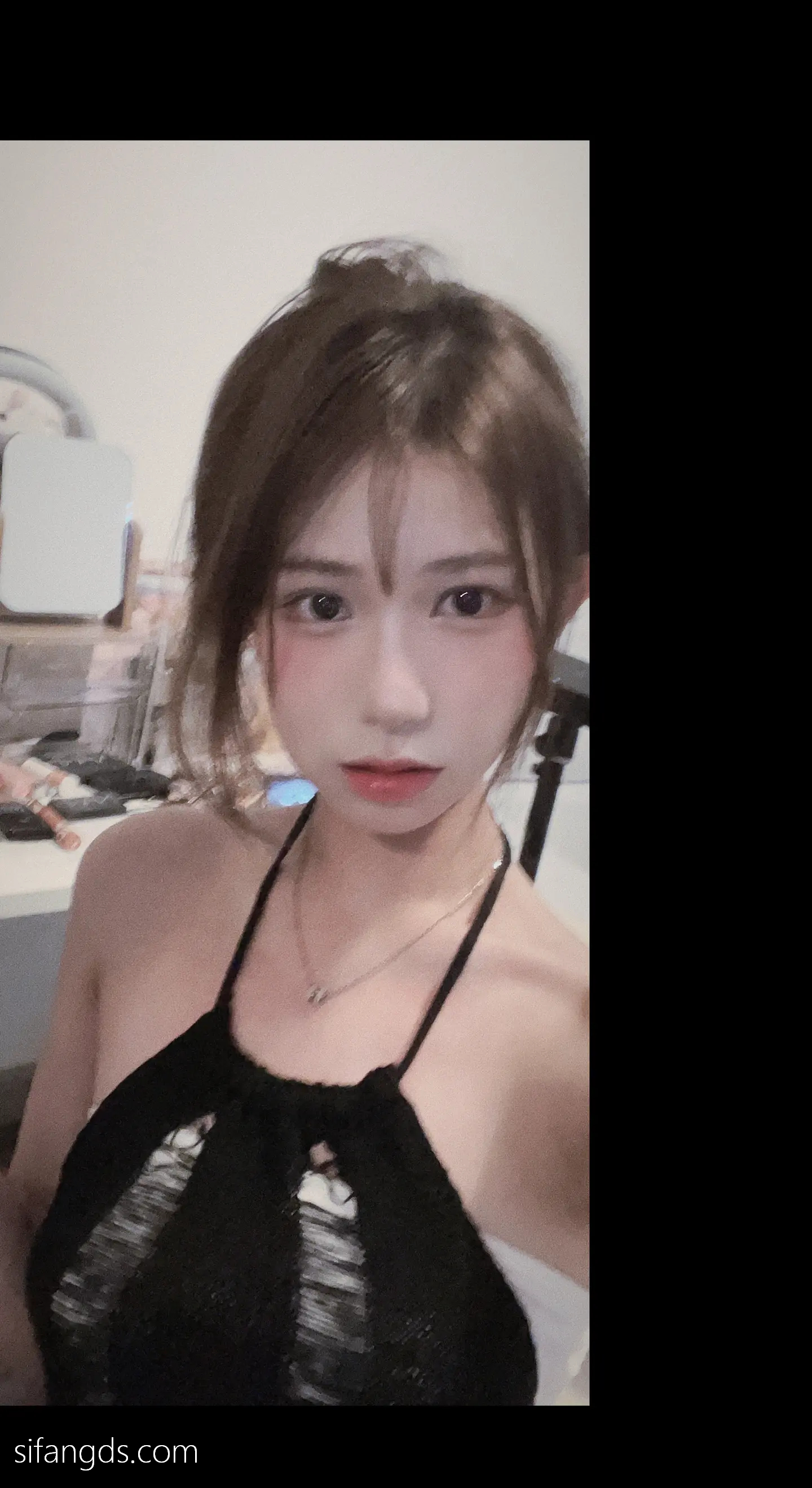 抖音反差女神『宥子oct9』最新定制道具自慰，风骚气质高挑身材男人看了就想侵犯穷人女神富人玩物精盆