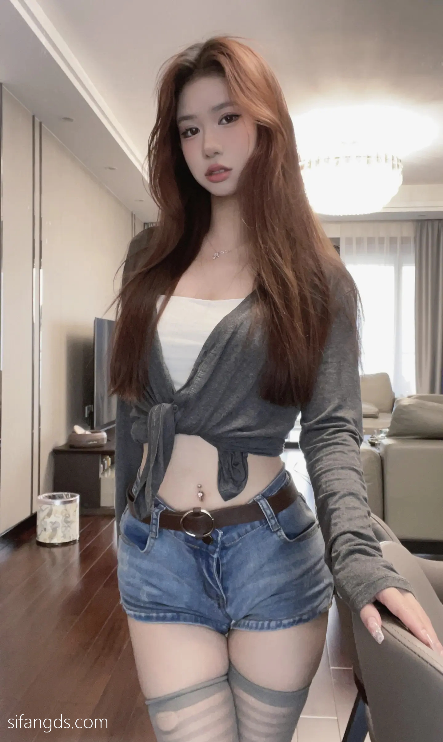 抖音反差女神『宥子oct9』最新定制道具自慰，风骚气质高挑身材男人看了就想侵犯穷人女神富人玩物精盆